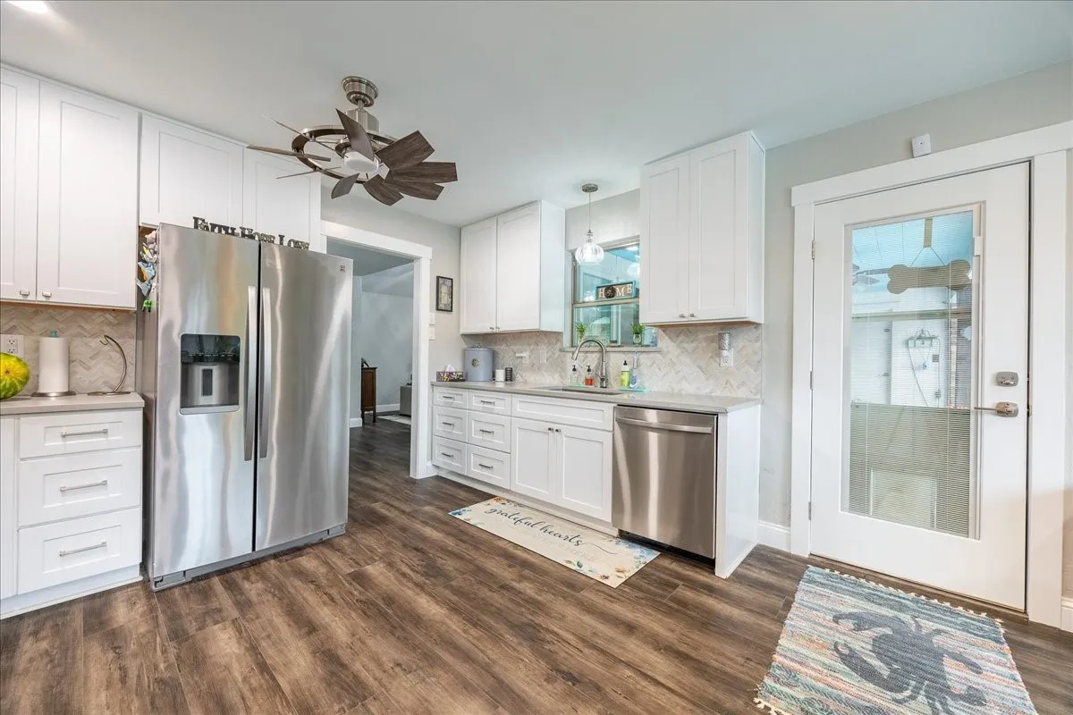 Single Family Residence For Sale in Dallas County , 2223 Valley Mill, Carrollton, Texas 75006, 4 Bedroom, 2 Bathroom, 2 Garage spaces, 2,236 Sqft, built in 1979, mls#21285087, Real Estate Agent in Carrollton, Homes For Sale in Dallas county, Homes For Sale in Carrollton, Realtor in Carrollton Texas, Real Estate Brokerage Independent Realty Texas, Luminita Cordes Realtor