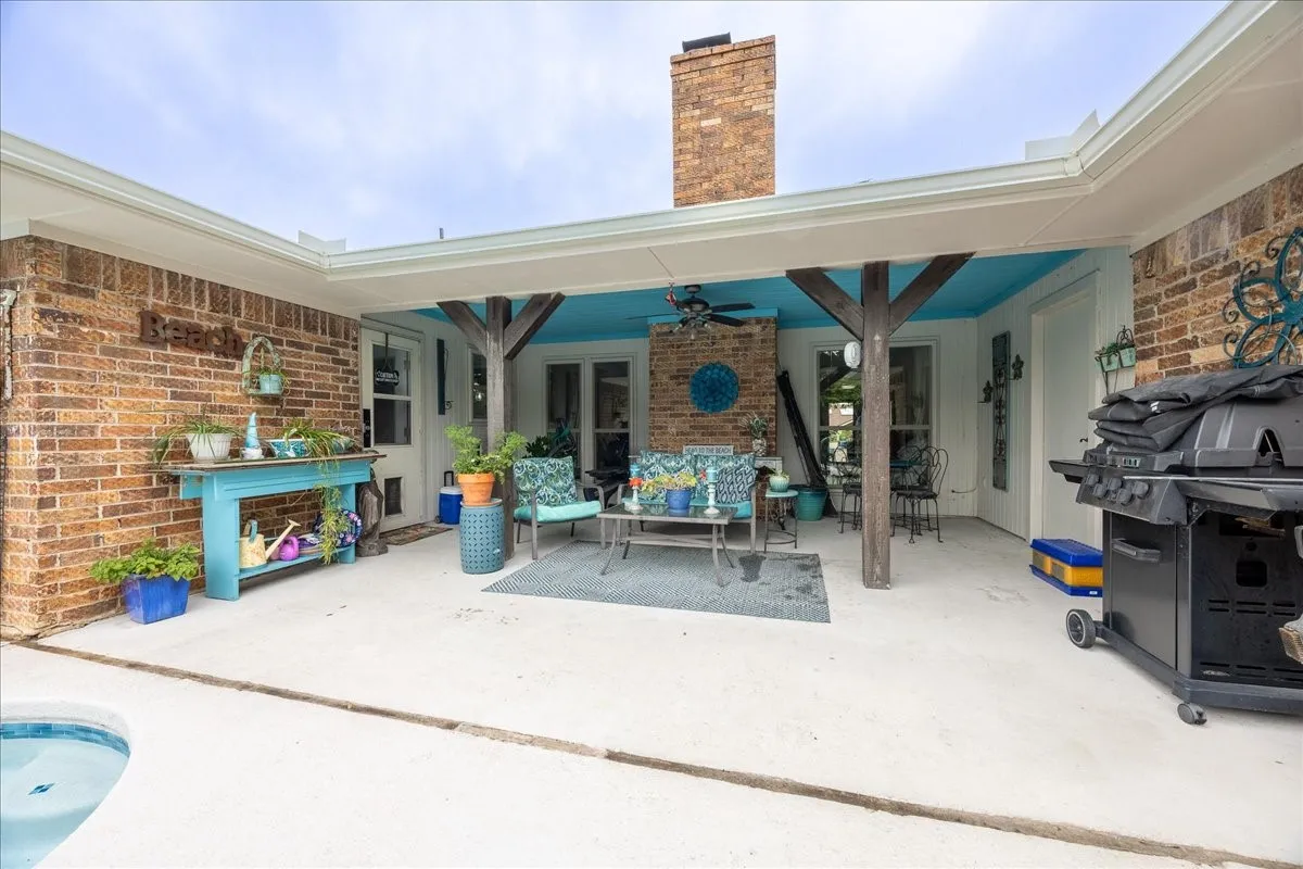 Single Family Residence For Sale in Dallas County , 2223 Valley Mill, Carrollton, Texas 75006, 4 Bedroom, 2 Bathroom, 2 Garage spaces, 2,236 Sqft, built in 1979, mls#21285087, Real Estate Agent in Carrollton, Homes For Sale in Dallas county, Homes For Sale in Carrollton, Realtor in Carrollton Texas, Real Estate Brokerage Independent Realty Texas, Luminita Cordes Realtor