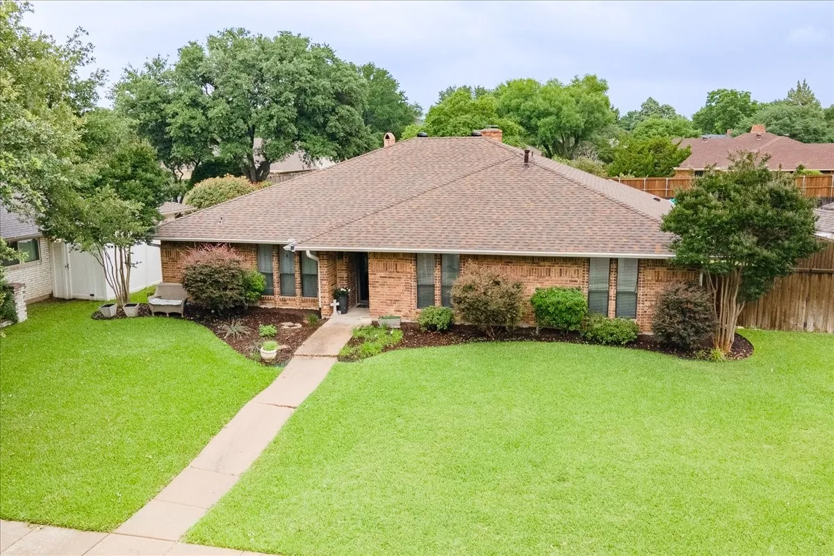 Single Family Residence For Sale in Dallas County , 2223 Valley Mill, Carrollton, Texas 75006, 4 Bedroom, 2 Bathroom, 2 Garage spaces, 2,236 Sqft, built in 1979, mls#21285087, Real Estate Agent in Carrollton, Homes For Sale in Dallas county, Homes For Sale in Carrollton, Realtor in Carrollton Texas, Real Estate Brokerage Independent Realty Texas, Luminita Cordes Realtor