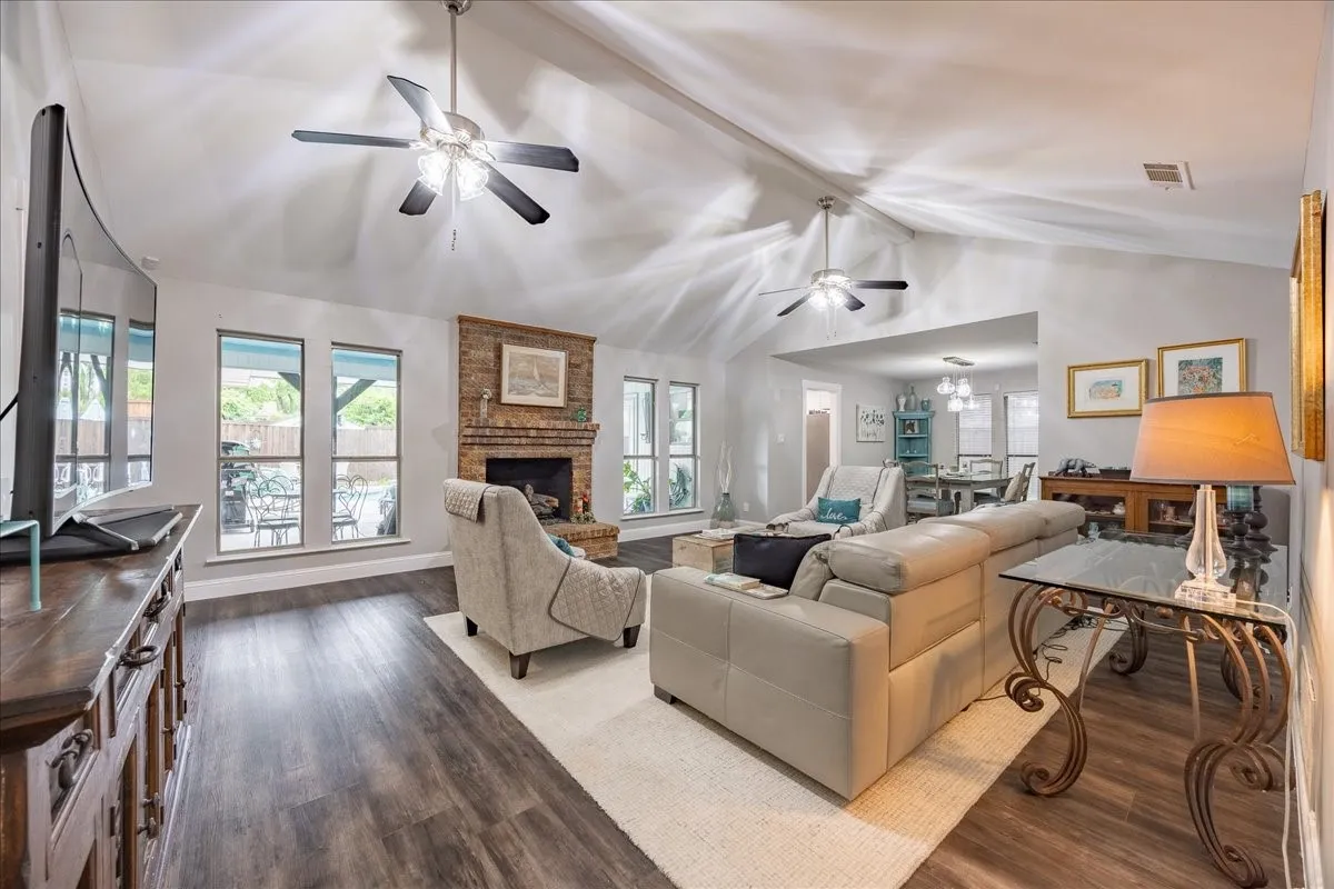 Single Family Residence For Sale in Dallas County , 2223 Valley Mill, Carrollton, Texas 75006, 4 Bedroom, 2 Bathroom, 2 Garage spaces, 2,236 Sqft, built in 1979, mls#21285087, Real Estate Agent in Carrollton, Homes For Sale in Dallas county, Homes For Sale in Carrollton, Realtor in Carrollton Texas, Real Estate Brokerage Independent Realty Texas, Luminita Cordes Realtor