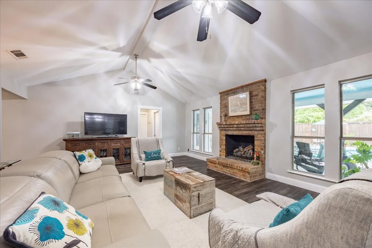 Single Family Residence For Sale in Dallas County , 2223 Valley Mill, Carrollton, Texas 75006, 4 Bedroom, 2 Bathroom, 2 Garage spaces, 2,236 Sqft, built in 1979, mls#21285087, Real Estate Agent in Carrollton, Homes For Sale in Dallas county, Homes For Sale in Carrollton, Realtor in Carrollton Texas, Real Estate Brokerage Independent Realty Texas, Luminita Cordes Realtor