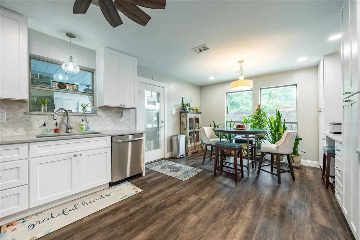 Single Family Residence For Sale in Dallas County , 2223 Valley Mill, Carrollton, Texas 75006, 4 Bedroom, 2 Bathroom, 2 Garage spaces, 2,236 Sqft, built in 1979, mls#21285087, Real Estate Agent in Carrollton, Homes For Sale in Dallas county, Homes For Sale in Carrollton, Realtor in Carrollton Texas, Real Estate Brokerage Independent Realty Texas, Luminita Cordes Realtor