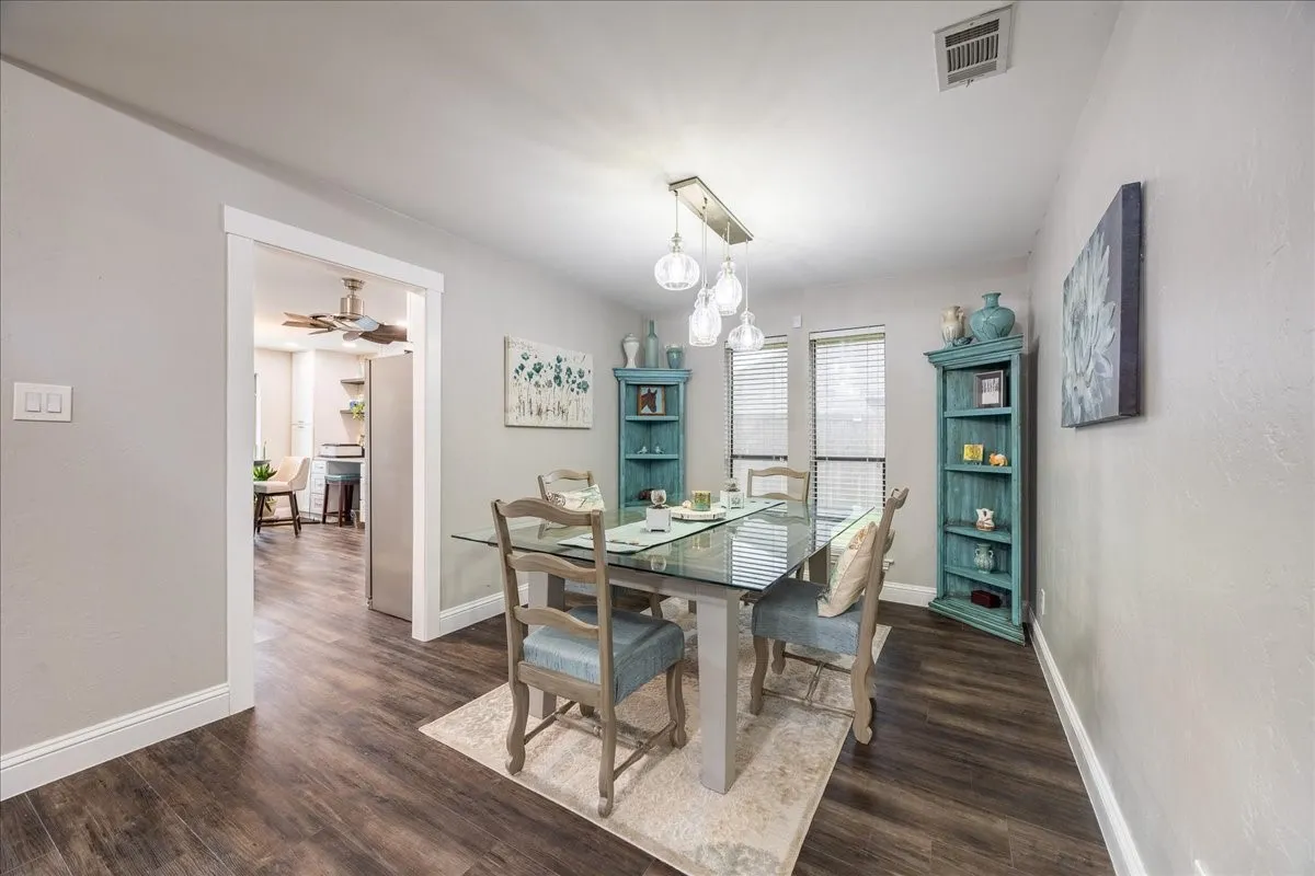 Single Family Residence For Sale in Dallas County , 2223 Valley Mill, Carrollton, Texas 75006, 4 Bedroom, 2 Bathroom, 2 Garage spaces, 2,236 Sqft, built in 1979, mls#21285087, Real Estate Agent in Carrollton, Homes For Sale in Dallas county, Homes For Sale in Carrollton, Realtor in Carrollton Texas, Real Estate Brokerage Independent Realty Texas, Luminita Cordes Realtor