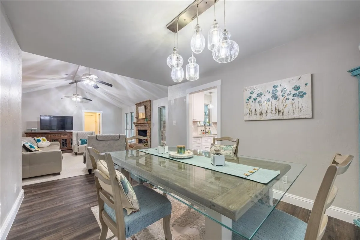 Single Family Residence For Sale in Dallas County , 2223 Valley Mill, Carrollton, Texas 75006, 4 Bedroom, 2 Bathroom, 2 Garage spaces, 2,236 Sqft, built in 1979, mls#21285087, Real Estate Agent in Carrollton, Homes For Sale in Dallas county, Homes For Sale in Carrollton, Realtor in Carrollton Texas, Real Estate Brokerage Independent Realty Texas, Luminita Cordes Realtor