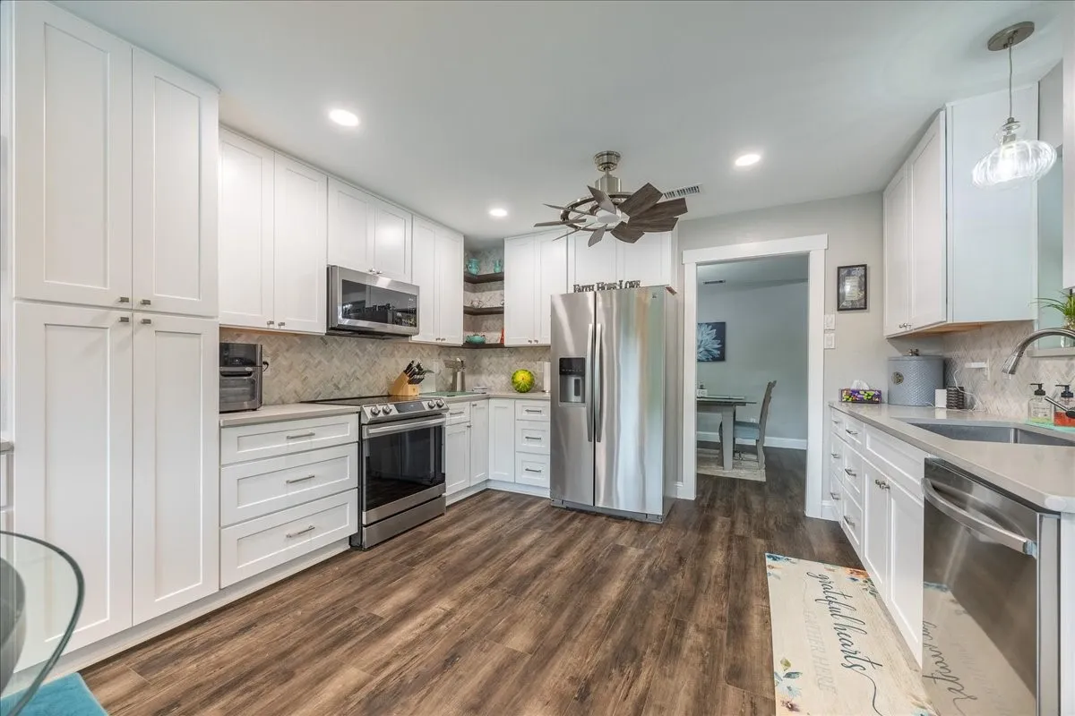 Single Family Residence For Sale in Dallas County , 2223 Valley Mill, Carrollton, Texas 75006, 4 Bedroom, 2 Bathroom, 2 Garage spaces, 2,236 Sqft, built in 1979, mls#21285087, Real Estate Agent in Carrollton, Homes For Sale in Dallas county, Homes For Sale in Carrollton, Realtor in Carrollton Texas, Real Estate Brokerage Independent Realty Texas, Luminita Cordes Realtor