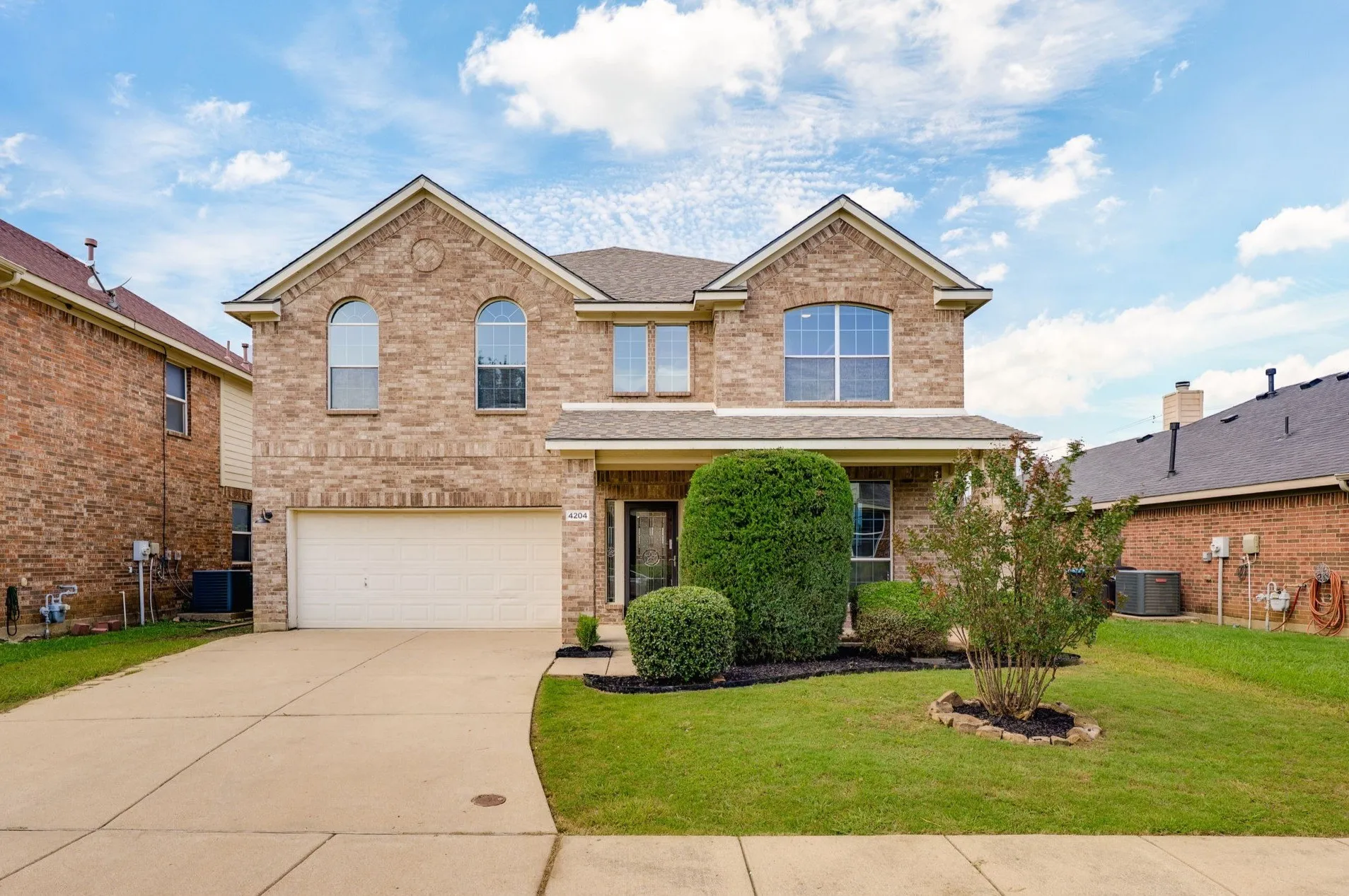 Single Family Residence For Sale in Tarrant County , 4204 Bridgestone Drive, Fort Worth, Texas 76123, 5 Bedroom, 4 Bathroom, 2 Garage spaces, 4,530 Sqft, built in 2009, mls#21281807, Real Estate Agent in Fort Worth, Homes For Sale in Tarrant county, Homes For Sale in Fort Worth, Realtor in Fort Worth Texas, Real Estate Brokerage Independent Realty Texas, Luminita Cordes Realtor