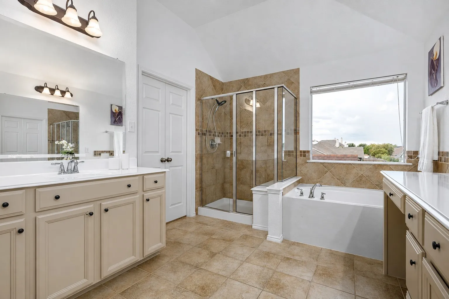 Single Family Residence For Sale in Tarrant County , 4204 Bridgestone Drive, Fort Worth, Texas 76123, 5 Bedroom, 4 Bathroom, 2 Garage spaces, 4,530 Sqft, built in 2009, mls#21281807, Real Estate Agent in Fort Worth, Homes For Sale in Tarrant county, Homes For Sale in Fort Worth, Realtor in Fort Worth Texas, Real Estate Brokerage Independent Realty Texas, Luminita Cordes Realtor