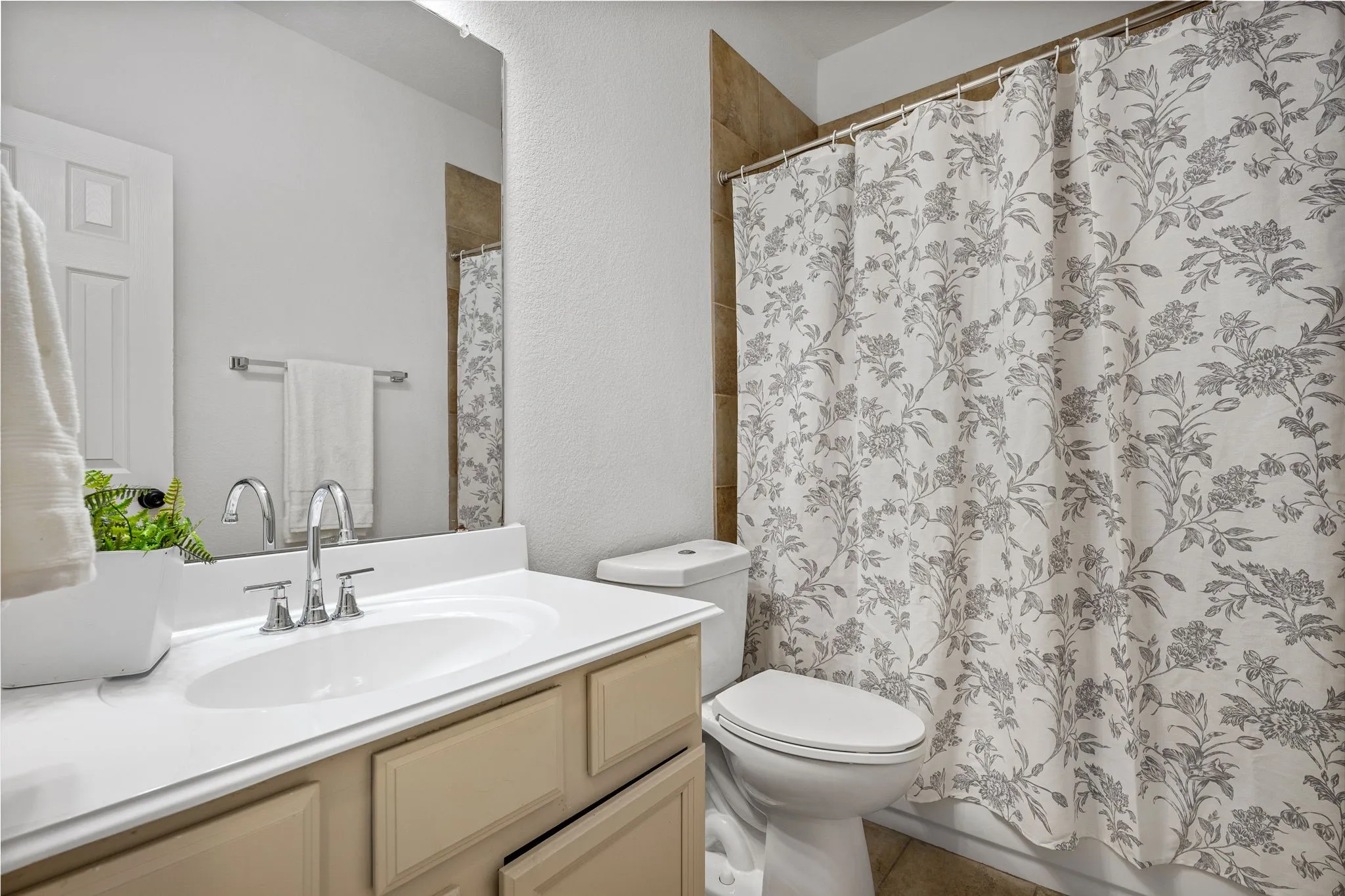 Single Family Residence For Sale in Tarrant County , 4204 Bridgestone Drive, Fort Worth, Texas 76123, 5 Bedroom, 4 Bathroom, 2 Garage spaces, 4,530 Sqft, built in 2009, mls#21281807, Real Estate Agent in Fort Worth, Homes For Sale in Tarrant county, Homes For Sale in Fort Worth, Realtor in Fort Worth Texas, Real Estate Brokerage Independent Realty Texas, Luminita Cordes Realtor