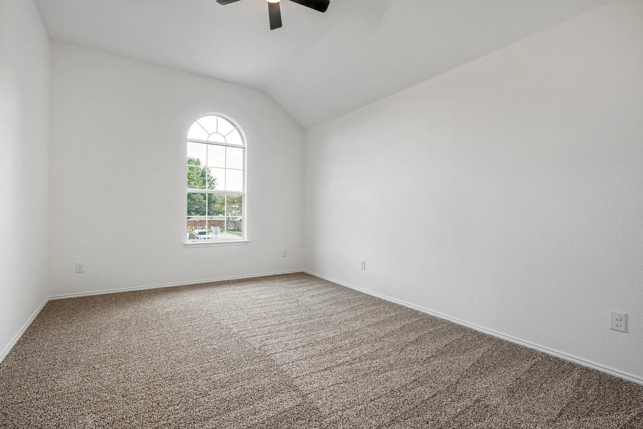 Single Family Residence For Sale in Tarrant County , 4204 Bridgestone Drive, Fort Worth, Texas 76123, 5 Bedroom, 4 Bathroom, 2 Garage spaces, 4,530 Sqft, built in 2009, mls#21281807, Real Estate Agent in Fort Worth, Homes For Sale in Tarrant county, Homes For Sale in Fort Worth, Realtor in Fort Worth Texas, Real Estate Brokerage Independent Realty Texas, Luminita Cordes Realtor