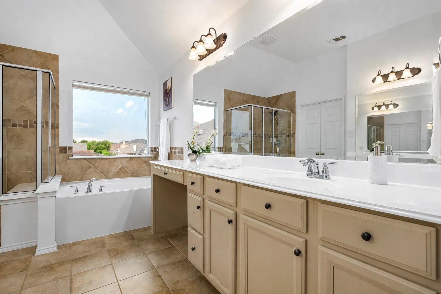 Single Family Residence For Sale in Tarrant County , 4204 Bridgestone Drive, Fort Worth, Texas 76123, 5 Bedroom, 4 Bathroom, 2 Garage spaces, 4,530 Sqft, built in 2009, mls#21281807, Real Estate Agent in Fort Worth, Homes For Sale in Tarrant county, Homes For Sale in Fort Worth, Realtor in Fort Worth Texas, Real Estate Brokerage Independent Realty Texas, Luminita Cordes Realtor