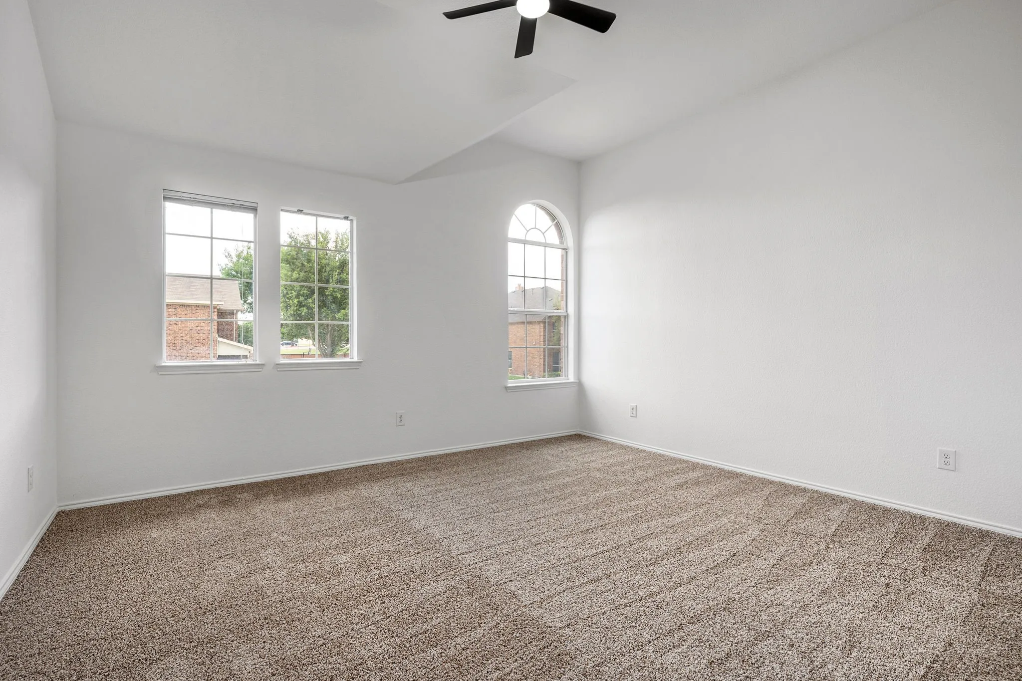 Single Family Residence For Sale in Tarrant County , 4204 Bridgestone Drive, Fort Worth, Texas 76123, 5 Bedroom, 4 Bathroom, 2 Garage spaces, 4,530 Sqft, built in 2009, mls#21281807, Real Estate Agent in Fort Worth, Homes For Sale in Tarrant county, Homes For Sale in Fort Worth, Realtor in Fort Worth Texas, Real Estate Brokerage Independent Realty Texas, Luminita Cordes Realtor