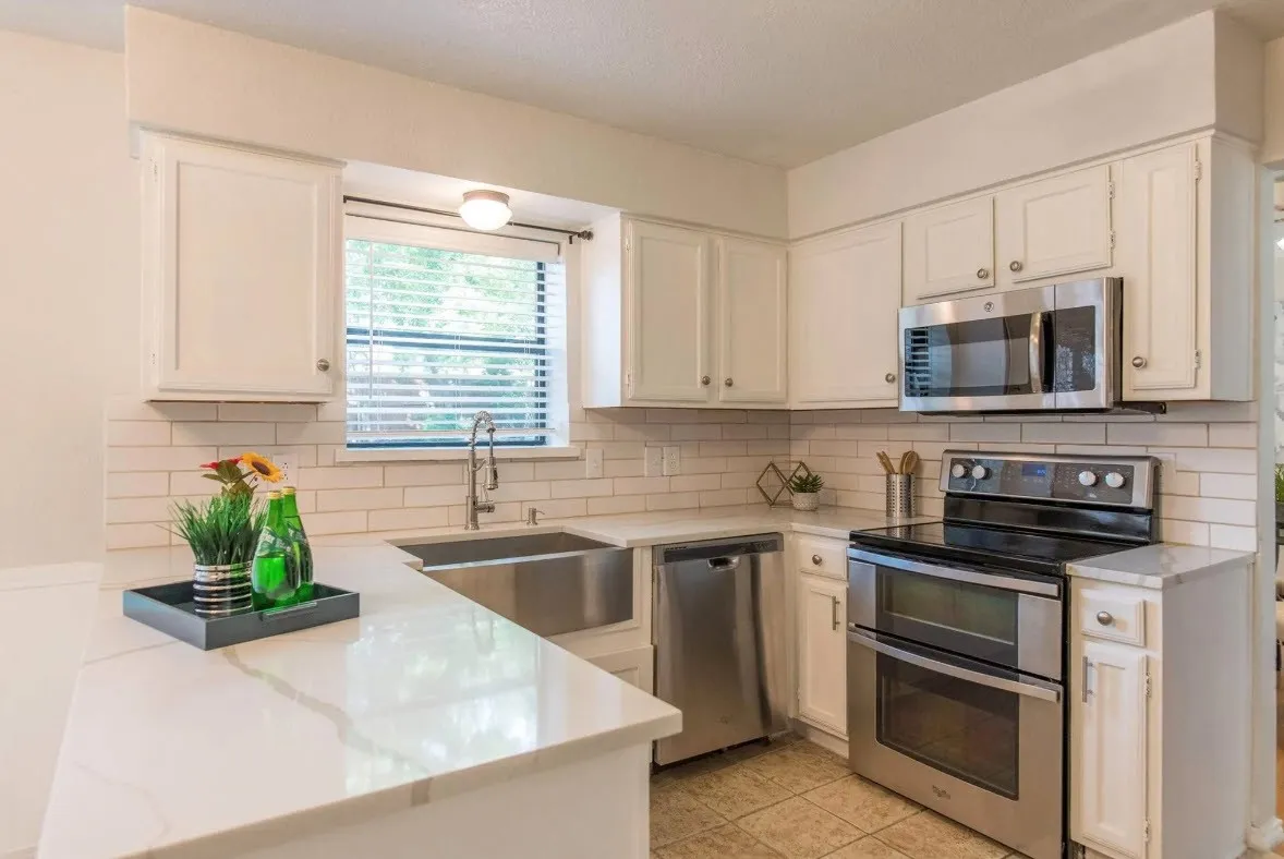 Single Family Residence For Sale in Collin County , 4013 18th Street, Plano, Texas 75074, 4 Bedroom, 3 Bathroom, 2 Garage spaces, 2,467 Sqft, built in 1985, mls#21284636, Real Estate Agent in Plano, Homes For Sale in Collin county, Homes For Sale in Plano, Realtor in Plano Texas, Real Estate Brokerage Independent Realty Texas, Luminita Cordes Realtor