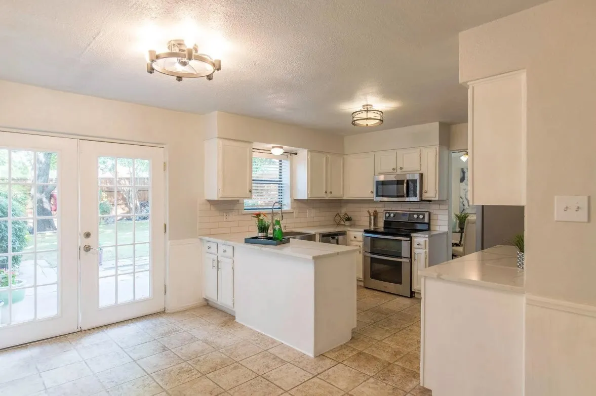 Single Family Residence For Sale in Collin County , 4013 18th Street, Plano, Texas 75074, 4 Bedroom, 3 Bathroom, 2 Garage spaces, 2,467 Sqft, built in 1985, mls#21284636, Real Estate Agent in Plano, Homes For Sale in Collin county, Homes For Sale in Plano, Realtor in Plano Texas, Real Estate Brokerage Independent Realty Texas, Luminita Cordes Realtor
