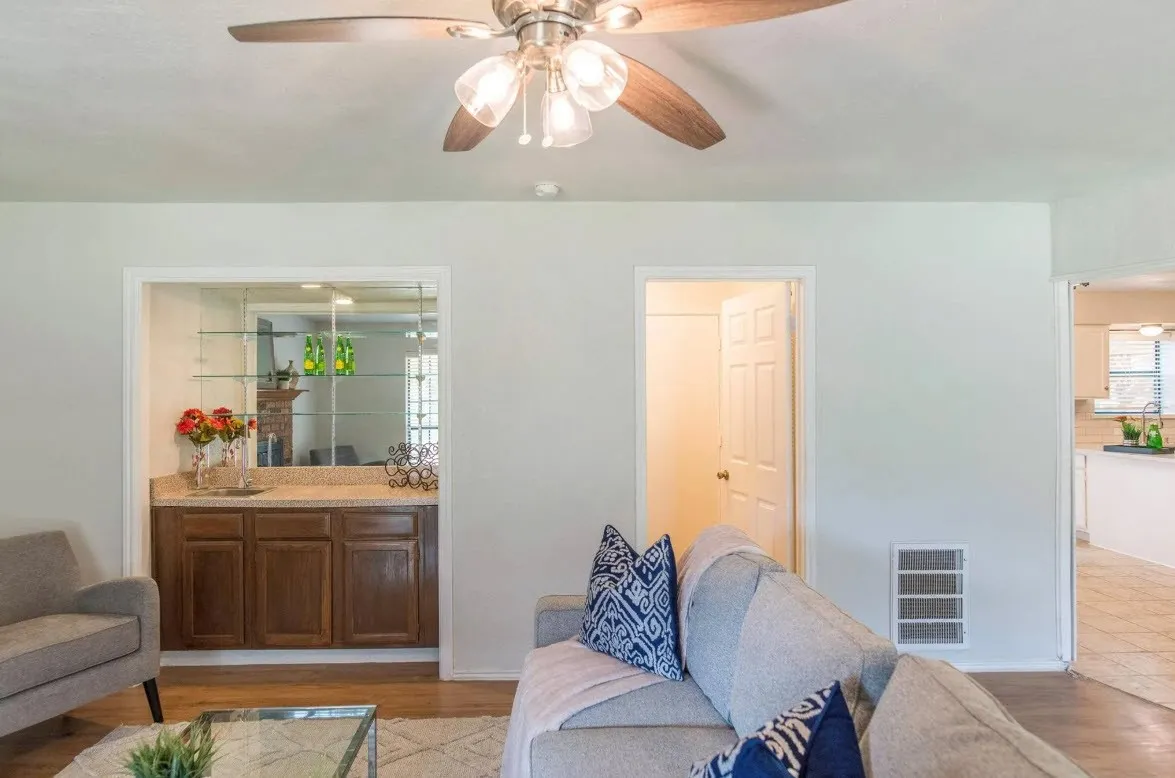 Single Family Residence For Sale in Collin County , 4013 18th Street, Plano, Texas 75074, 4 Bedroom, 3 Bathroom, 2 Garage spaces, 2,467 Sqft, built in 1985, mls#21284636, Real Estate Agent in Plano, Homes For Sale in Collin county, Homes For Sale in Plano, Realtor in Plano Texas, Real Estate Brokerage Independent Realty Texas, Luminita Cordes Realtor
