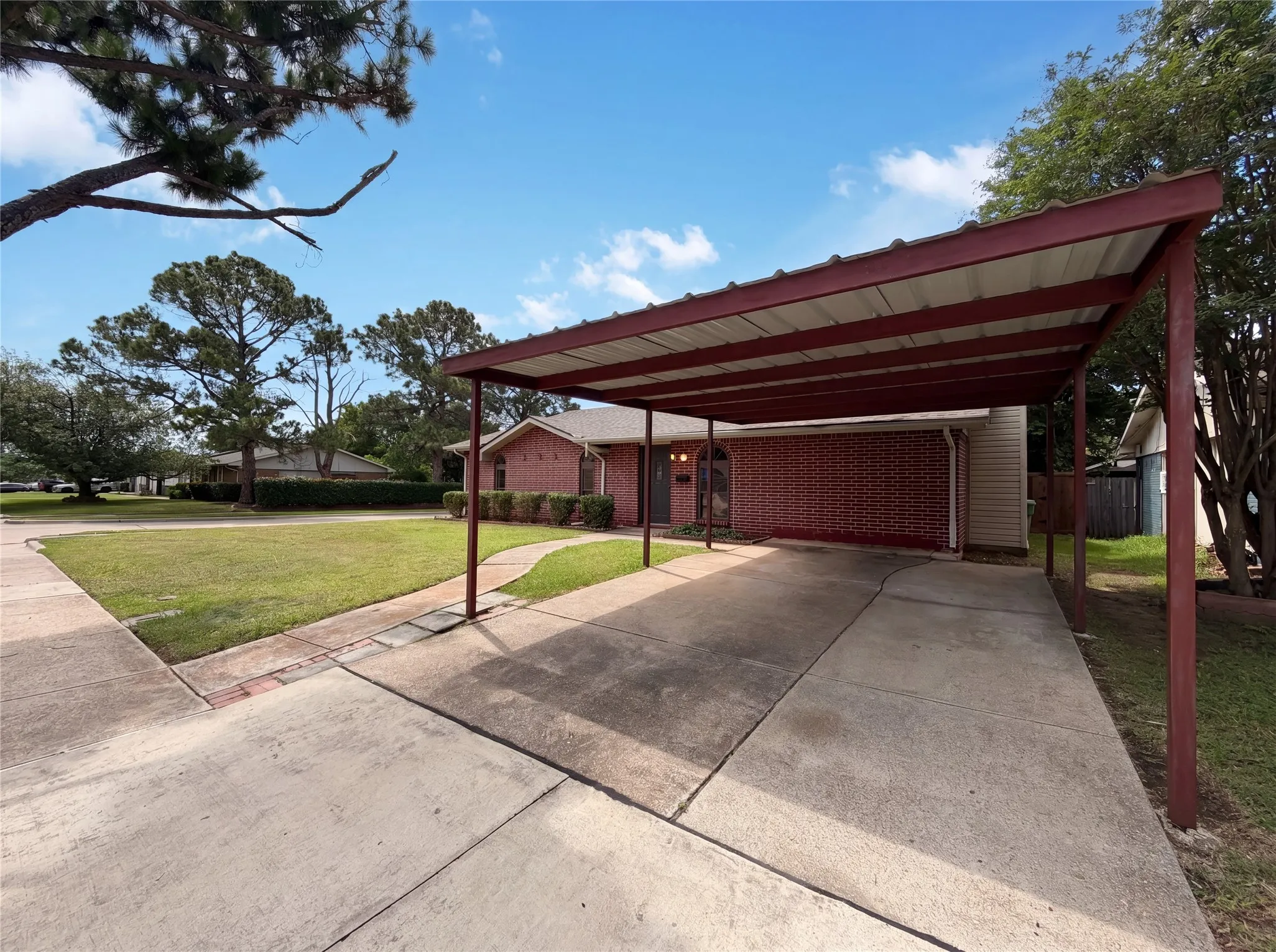 Single Family Residence For Sale in Denton County , 1102 Hillwood Drive, Lewisville, Texas 75067, 4 Bedrooms, 2 Bathrooms, Garage spaces, 1,719 Sqft, built in 1970, Price $284,000, mls#21285100, Real Estate Agent in Lewisville, Homes For Sale in Denton county, Homes For Sale in Lewisville, Realtor in Lewisville Texas, Real Estate Brokerage Independent Realty Texas, Luminita Cordes Realtor