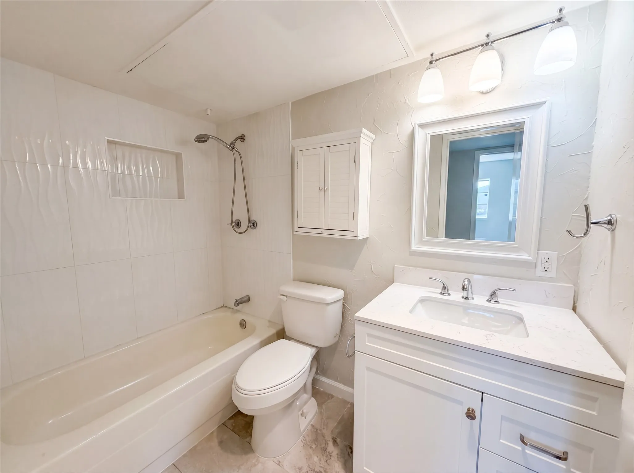 Single Family Residence For Sale in Denton County , 1102 Hillwood Drive, Lewisville, Texas 75067, 4 Bedrooms, 2 Bathrooms, Garage spaces, 1,719 Sqft, built in 1970, Price $284,000, mls#21285100, Real Estate Agent in Lewisville, Homes For Sale in Denton county, Homes For Sale in Lewisville, Realtor in Lewisville Texas, Real Estate Brokerage Independent Realty Texas, Luminita Cordes Realtor