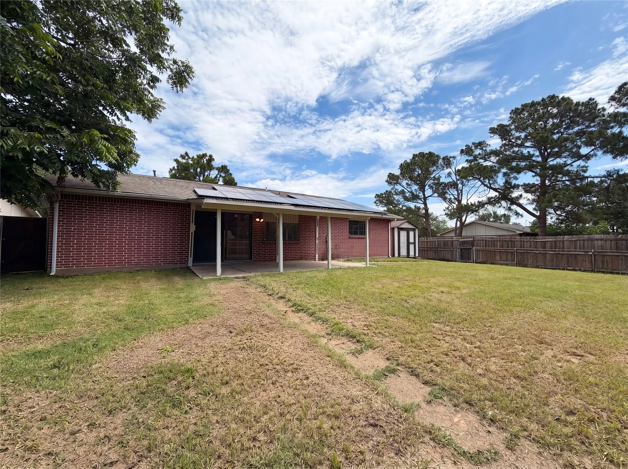 Single Family Residence For Sale in Denton County , 1102 Hillwood Drive, Lewisville, Texas 75067, 4 Bedrooms, 2 Bathrooms, Garage spaces, 1,719 Sqft, built in 1970, Price $284,000, mls#21285100, Real Estate Agent in Lewisville, Homes For Sale in Denton county, Homes For Sale in Lewisville, Realtor in Lewisville Texas, Real Estate Brokerage Independent Realty Texas, Luminita Cordes Realtor