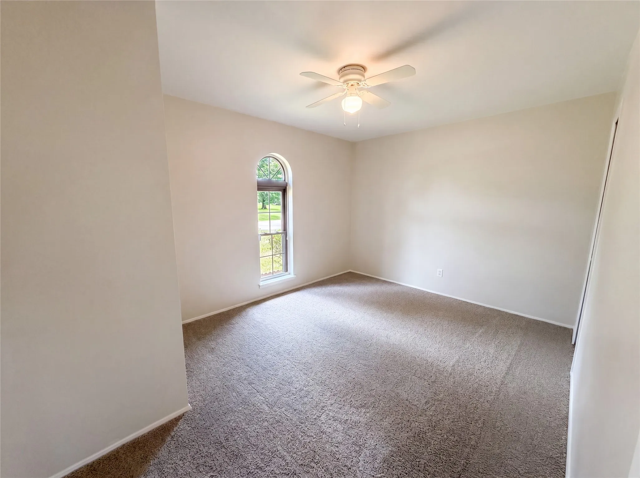 Single Family Residence For Sale in Denton County , 1102 Hillwood Drive, Lewisville, Texas 75067, 4 Bedrooms, 2 Bathrooms, Garage spaces, 1,719 Sqft, built in 1970, Price $284,000, mls#21285100, Real Estate Agent in Lewisville, Homes For Sale in Denton county, Homes For Sale in Lewisville, Realtor in Lewisville Texas, Real Estate Brokerage Independent Realty Texas, Luminita Cordes Realtor