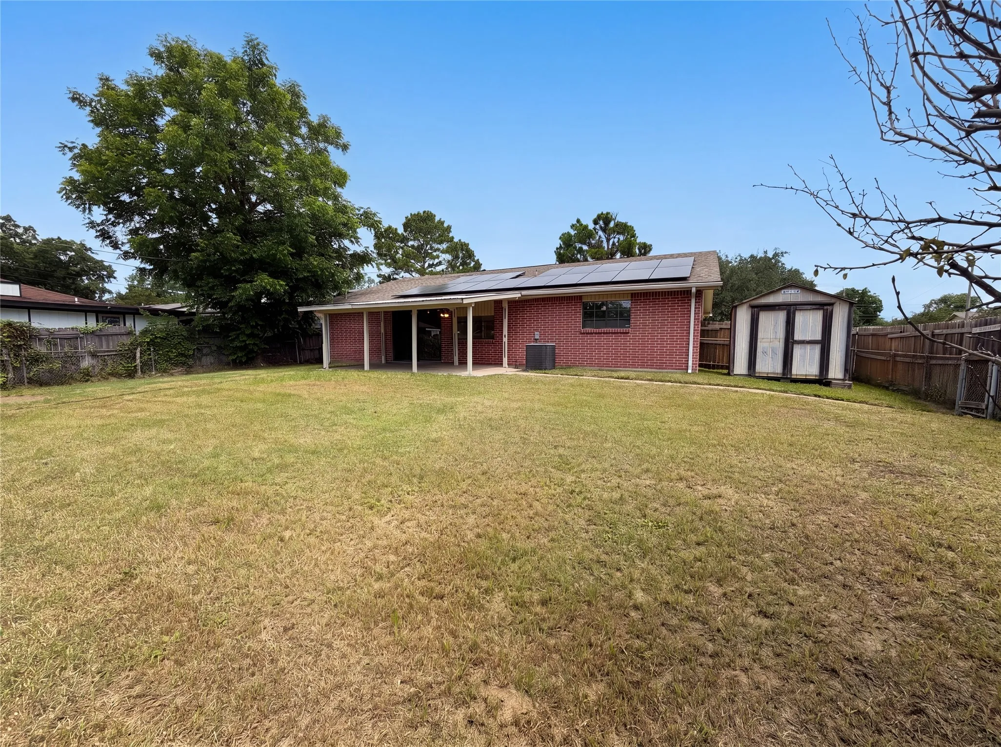 Single Family Residence For Sale in Denton County , 1102 Hillwood Drive, Lewisville, Texas 75067, 4 Bedrooms, 2 Bathrooms, Garage spaces, 1,719 Sqft, built in 1970, Price $284,000, mls#21285100, Real Estate Agent in Lewisville, Homes For Sale in Denton county, Homes For Sale in Lewisville, Realtor in Lewisville Texas, Real Estate Brokerage Independent Realty Texas, Luminita Cordes Realtor
