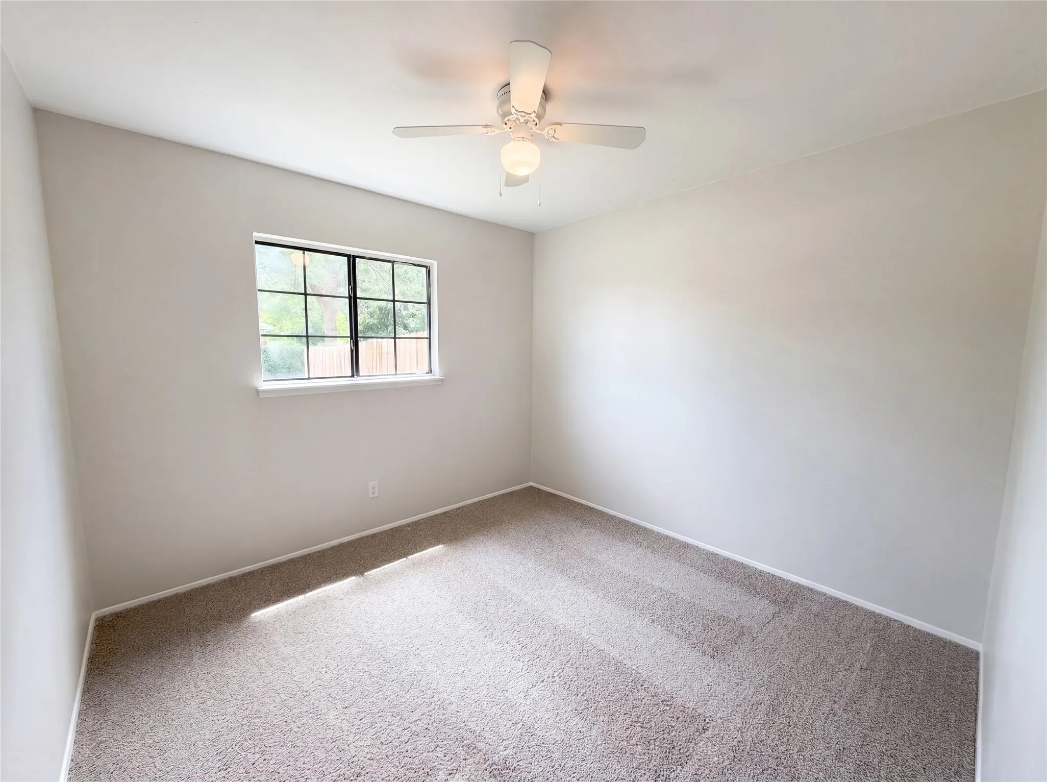 Single Family Residence For Sale in Denton County , 1102 Hillwood Drive, Lewisville, Texas 75067, 4 Bedrooms, 2 Bathrooms, Garage spaces, 1,719 Sqft, built in 1970, Price $284,000, mls#21285100, Real Estate Agent in Lewisville, Homes For Sale in Denton county, Homes For Sale in Lewisville, Realtor in Lewisville Texas, Real Estate Brokerage Independent Realty Texas, Luminita Cordes Realtor