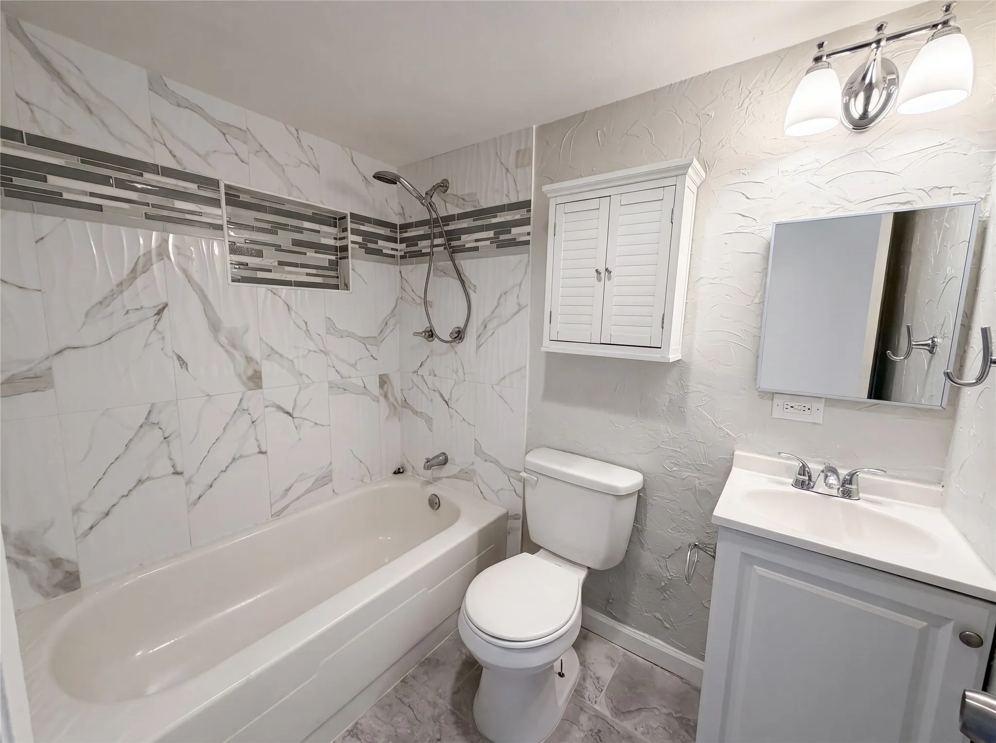 Single Family Residence For Sale in Denton County , 1102 Hillwood Drive, Lewisville, Texas 75067, 4 Bedrooms, 2 Bathrooms, Garage spaces, 1,719 Sqft, built in 1970, Price $284,000, mls#21285100, Real Estate Agent in Lewisville, Homes For Sale in Denton county, Homes For Sale in Lewisville, Realtor in Lewisville Texas, Real Estate Brokerage Independent Realty Texas, Luminita Cordes Realtor