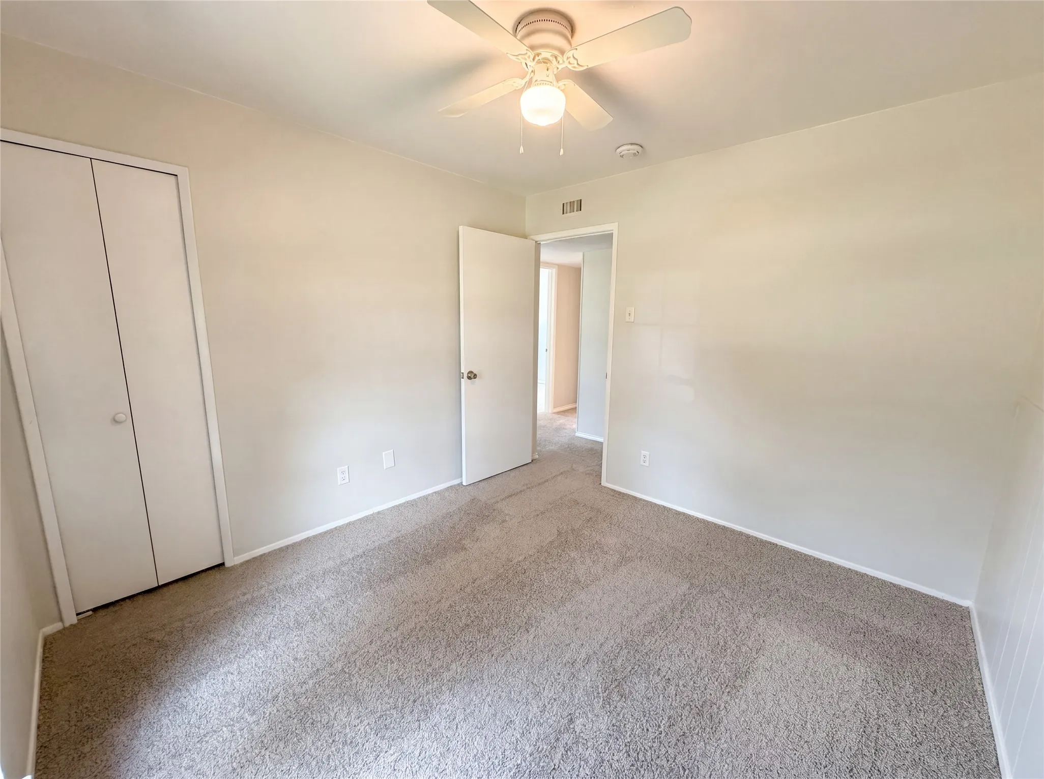 Single Family Residence For Sale in Denton County , 1102 Hillwood Drive, Lewisville, Texas 75067, 4 Bedrooms, 2 Bathrooms, Garage spaces, 1,719 Sqft, built in 1970, Price $284,000, mls#21285100, Real Estate Agent in Lewisville, Homes For Sale in Denton county, Homes For Sale in Lewisville, Realtor in Lewisville Texas, Real Estate Brokerage Independent Realty Texas, Luminita Cordes Realtor