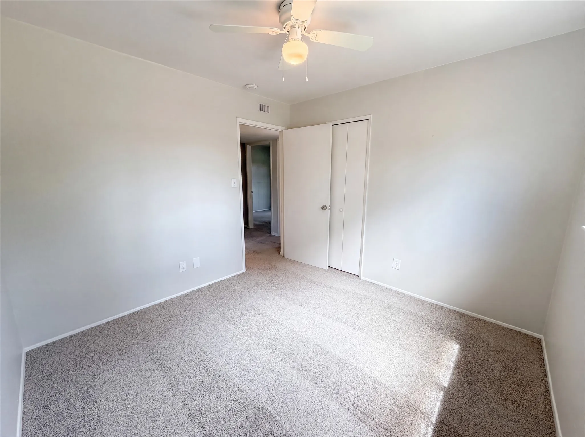 Single Family Residence For Sale in Denton County , 1102 Hillwood Drive, Lewisville, Texas 75067, 4 Bedrooms, 2 Bathrooms, Garage spaces, 1,719 Sqft, built in 1970, Price $284,000, mls#21285100, Real Estate Agent in Lewisville, Homes For Sale in Denton county, Homes For Sale in Lewisville, Realtor in Lewisville Texas, Real Estate Brokerage Independent Realty Texas, Luminita Cordes Realtor