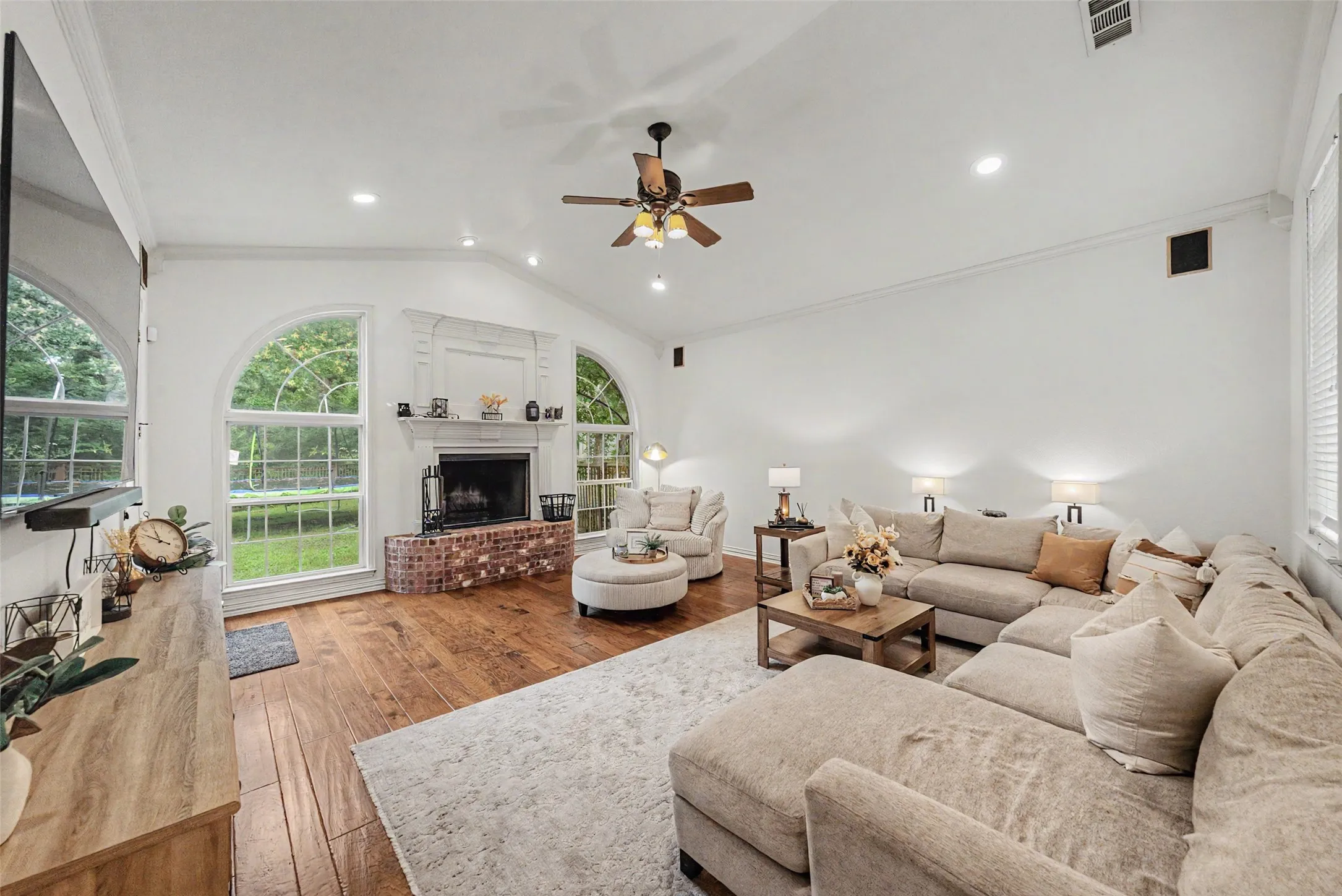 Single Family Residence For Sale in Denton County , 5480 Bridle Path, Aubrey, Texas 76227, 5 Bedroom, 5 Bathroom, 3 Garage spaces, 4,145 Sqft, built in 2002, mls#21282400, Real Estate Agent in Aubrey, Homes For Sale in Denton county, Homes For Sale in Aubrey, Realtor in Aubrey Texas, Real Estate Brokerage Independent Realty Texas, Luminita Cordes Realtor