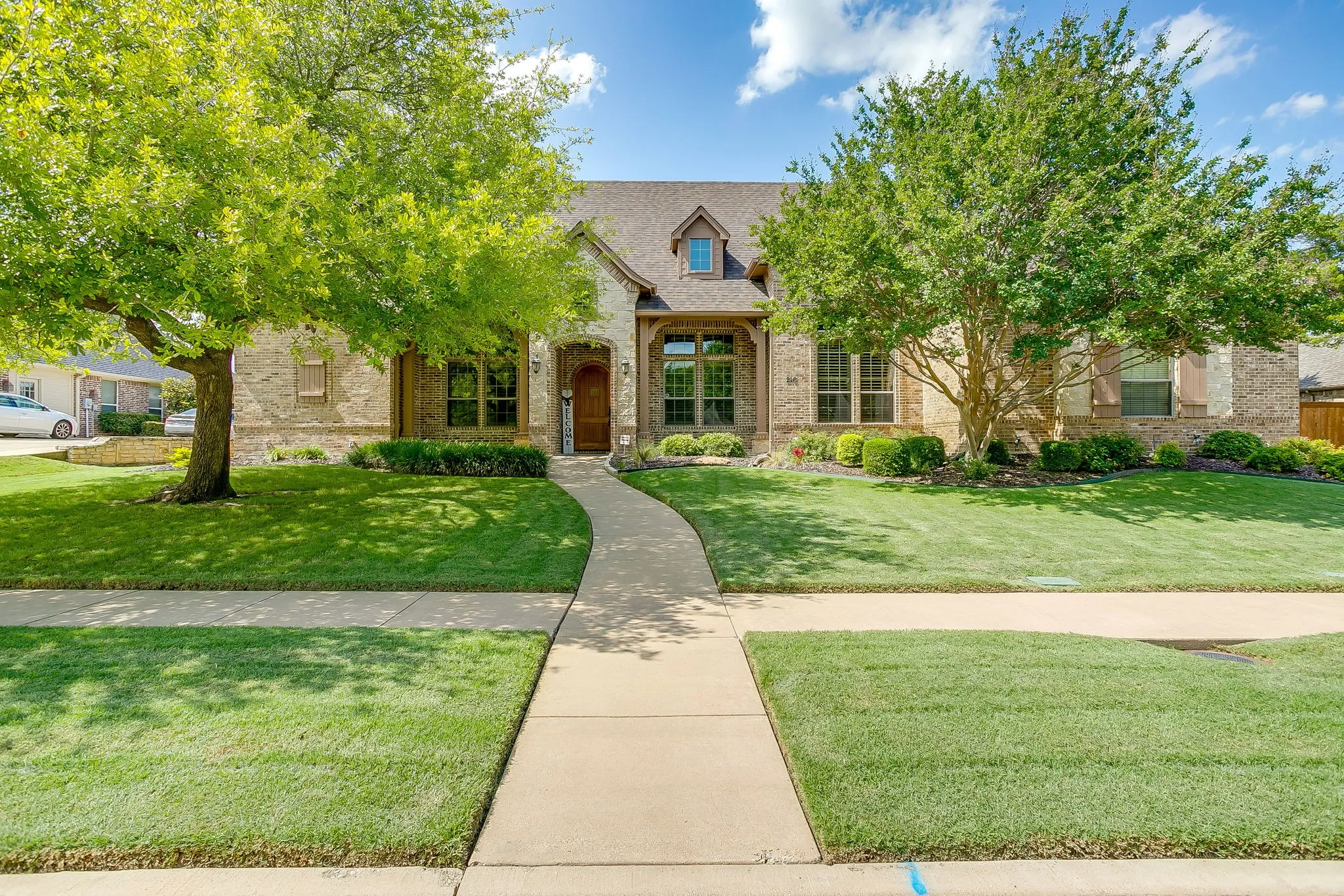 Single Family Residence For Sale in Ellis County , 216 Williamsburg Lane, Ovilla, Texas 75154, 4 Bedrooms, 3 Bathrooms, 3 Garage spaces, 3,230 Sqft, built in 2005, Price $725,000, mls#21281909, Real Estate Agent in Ovilla, Homes For Sale in Ellis county, Homes For Sale in Ovilla, Realtor in Ovilla Texas, Real Estate Brokerage Independent Realty Texas, Luminita Cordes Realtor