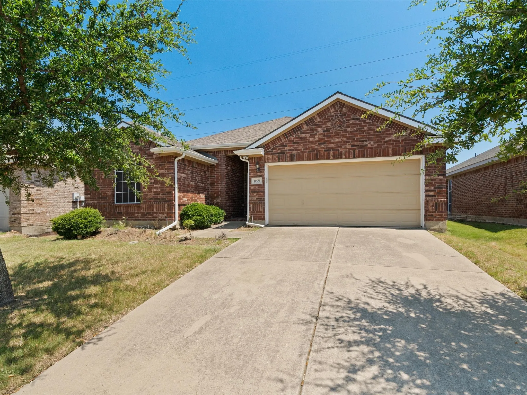 Ranch-style house featuring a front yard