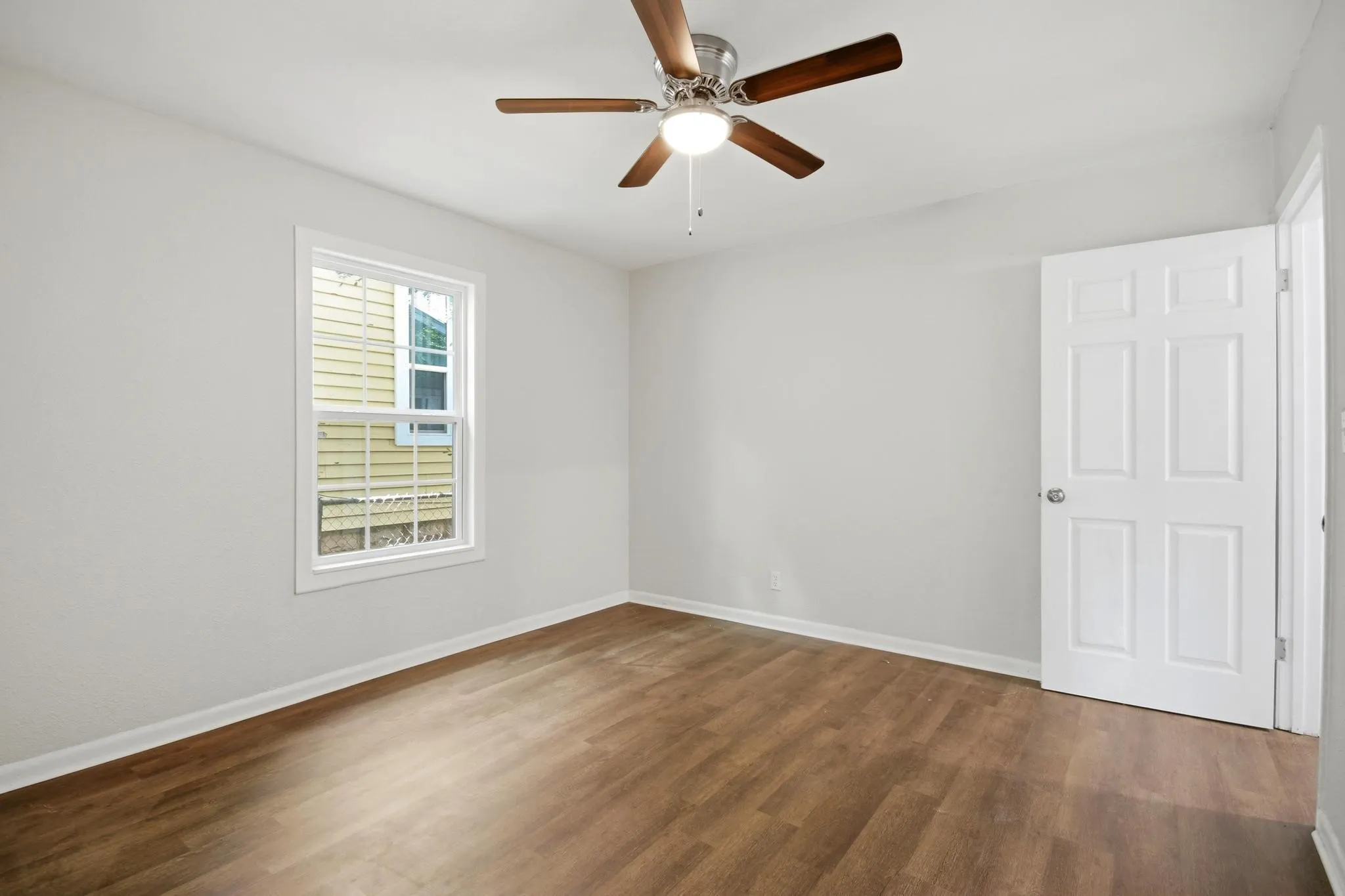 Single Family Residence For Sale in Coleman County , 911 S Commercial Avenue, Coleman, Texas 76834, 3 Bedroom, 2 Bathroom, Garage spaces, 1,176 Sqft, built in 1960, mls#21280395, Real Estate Agent in Coleman, Homes For Sale in Coleman county, Homes For Sale in Coleman, Realtor in Coleman Texas, Real Estate Brokerage Independent Realty Texas, Luminita Cordes Realtor