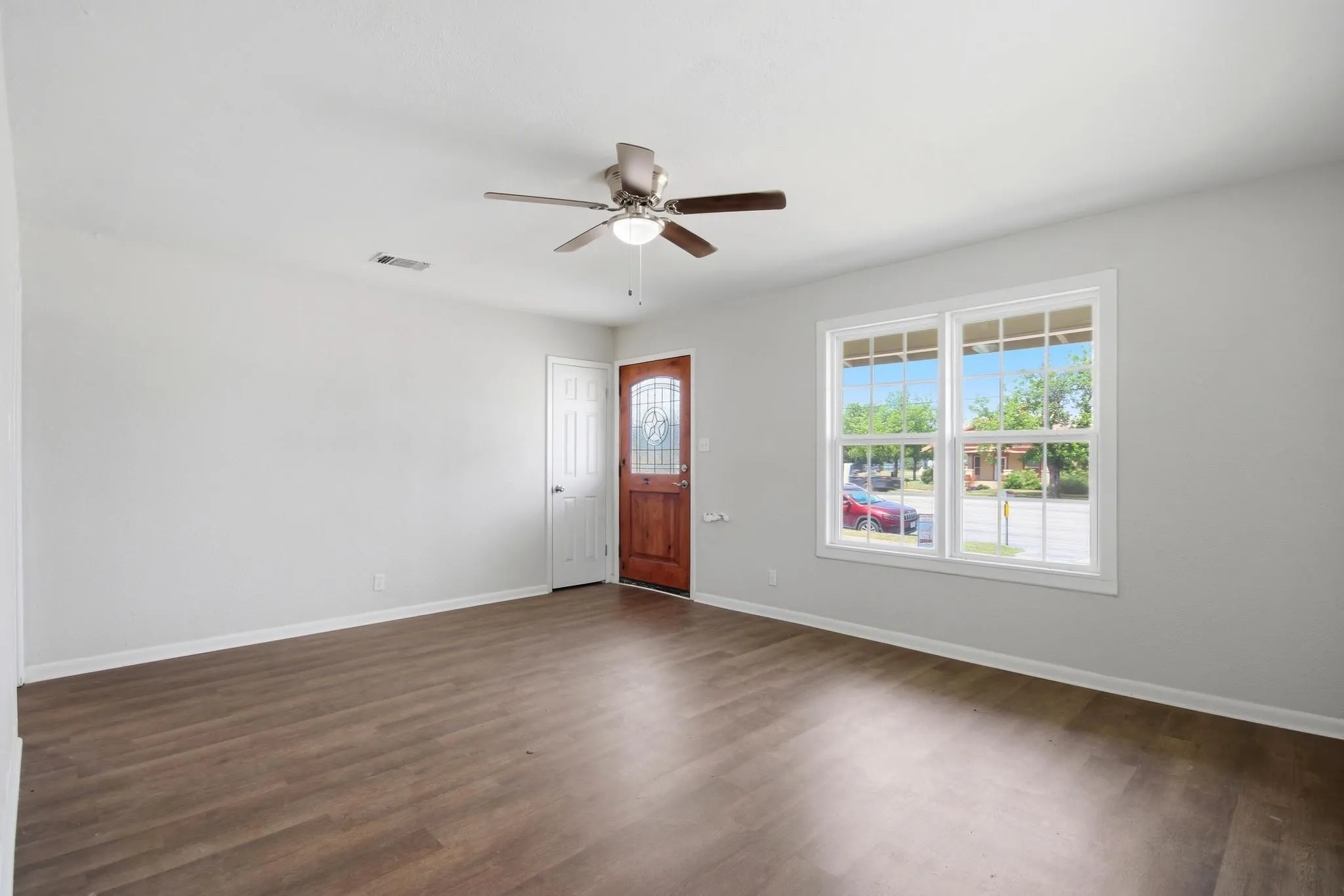 Single Family Residence For Sale in Coleman County , 911 S Commercial Avenue, Coleman, Texas 76834, 3 Bedroom, 2 Bathroom, Garage spaces, 1,176 Sqft, built in 1960, mls#21280395, Real Estate Agent in Coleman, Homes For Sale in Coleman county, Homes For Sale in Coleman, Realtor in Coleman Texas, Real Estate Brokerage Independent Realty Texas, Luminita Cordes Realtor