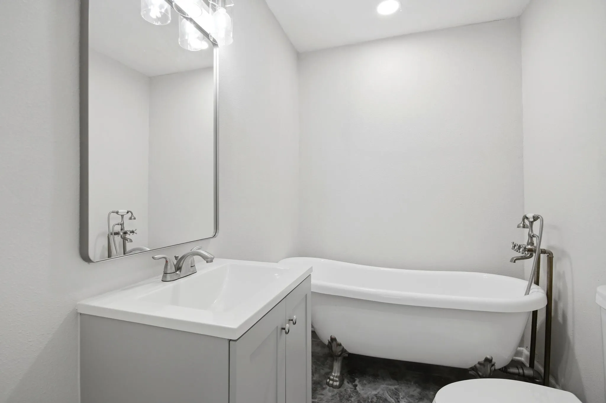 Single Family Residence For Sale in Coleman County , 911 S Commercial Avenue, Coleman, Texas 76834, 3 Bedroom, 2 Bathroom, Garage spaces, 1,176 Sqft, built in 1960, mls#21280395, Real Estate Agent in Coleman, Homes For Sale in Coleman county, Homes For Sale in Coleman, Realtor in Coleman Texas, Real Estate Brokerage Independent Realty Texas, Luminita Cordes Realtor