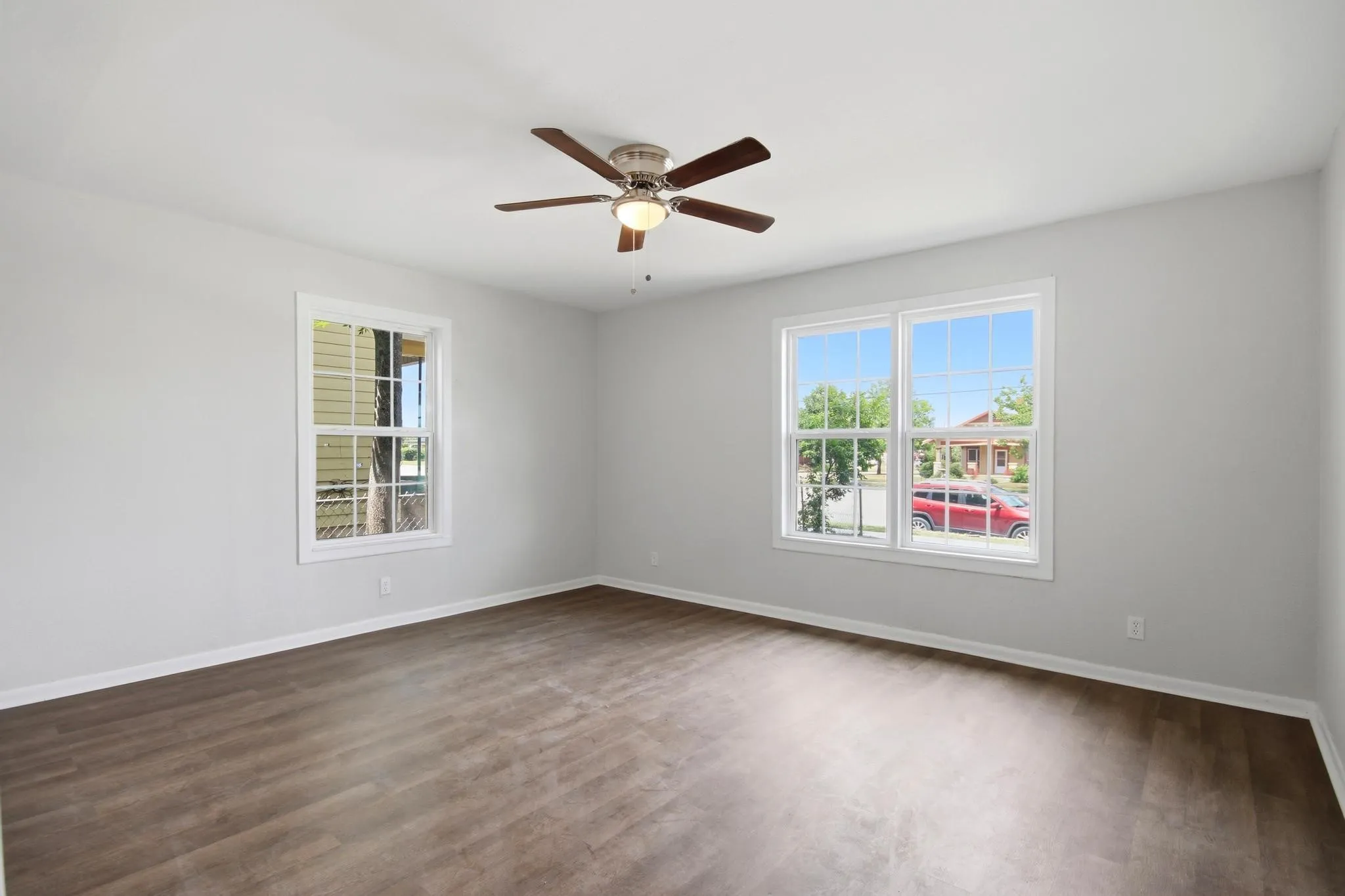 Single Family Residence For Sale in Coleman County , 911 S Commercial Avenue, Coleman, Texas 76834, 3 Bedroom, 2 Bathroom, Garage spaces, 1,176 Sqft, built in 1960, mls#21280395, Real Estate Agent in Coleman, Homes For Sale in Coleman county, Homes For Sale in Coleman, Realtor in Coleman Texas, Real Estate Brokerage Independent Realty Texas, Luminita Cordes Realtor