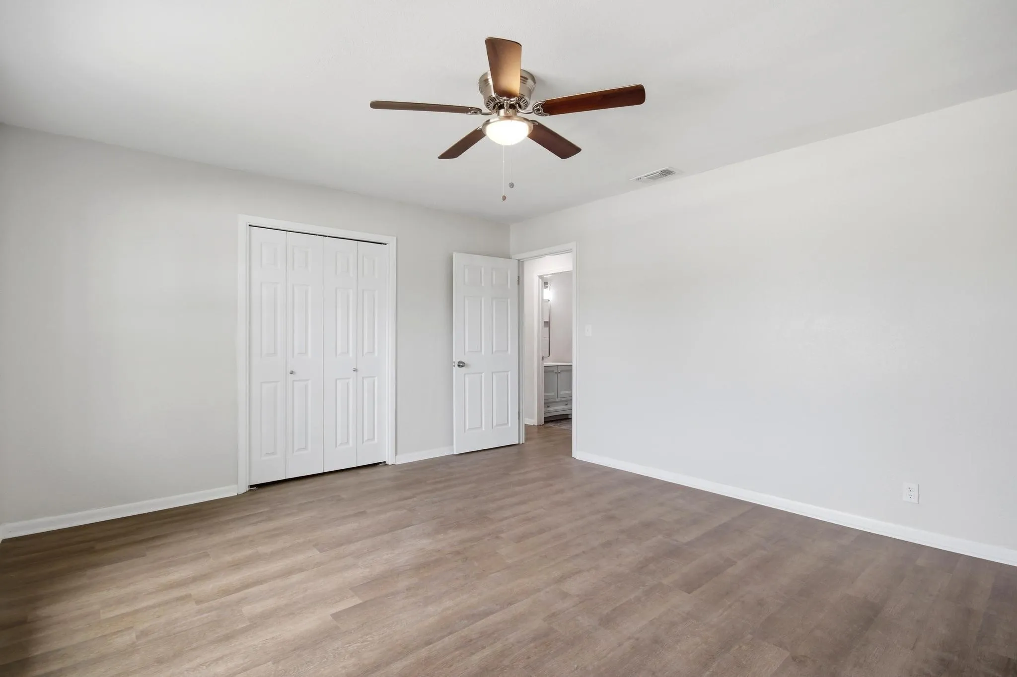 Single Family Residence For Sale in Coleman County , 911 S Commercial Avenue, Coleman, Texas 76834, 3 Bedroom, 2 Bathroom, Garage spaces, 1,176 Sqft, built in 1960, mls#21280395, Real Estate Agent in Coleman, Homes For Sale in Coleman county, Homes For Sale in Coleman, Realtor in Coleman Texas, Real Estate Brokerage Independent Realty Texas, Luminita Cordes Realtor