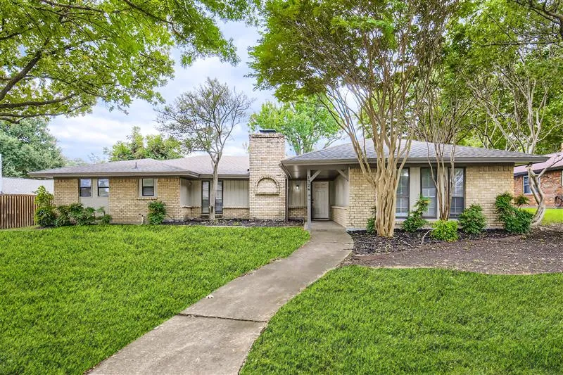Single Family Residence For Sale in Collin County , 1724 Midcrest Drive, Plano, Texas 75075, 4 Bedroom, 2 Bathroom, 2 Garage spaces, 1,991 Sqft, built in 1967, mls#21283788, Real Estate Agent in Plano, Homes For Sale in Collin county, Homes For Sale in Plano, Realtor in Plano Texas, Real Estate Brokerage Independent Realty Texas, Luminita Cordes Realtor