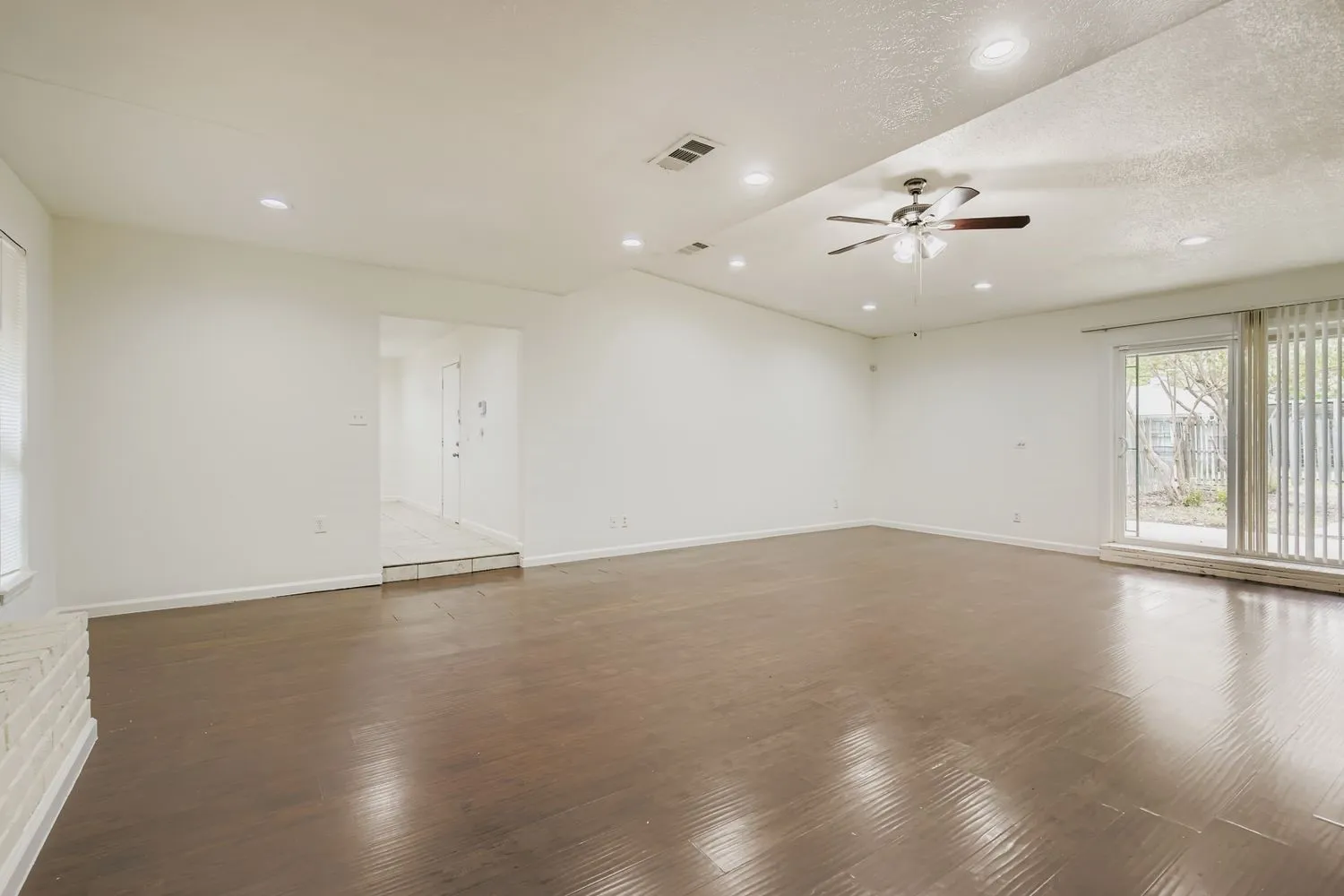 Single Family Residence For Sale in Collin County , 1724 Midcrest Drive, Plano, Texas 75075, 4 Bedroom, 2 Bathroom, 2 Garage spaces, 1,991 Sqft, built in 1967, mls#21283788, Real Estate Agent in Plano, Homes For Sale in Collin county, Homes For Sale in Plano, Realtor in Plano Texas, Real Estate Brokerage Independent Realty Texas, Luminita Cordes Realtor