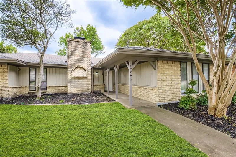 Single Family Residence For Sale in Collin County , 1724 Midcrest Drive, Plano, Texas 75075, 4 Bedroom, 2 Bathroom, 2 Garage spaces, 1,991 Sqft, built in 1967, mls#21283788, Real Estate Agent in Plano, Homes For Sale in Collin county, Homes For Sale in Plano, Realtor in Plano Texas, Real Estate Brokerage Independent Realty Texas, Luminita Cordes Realtor