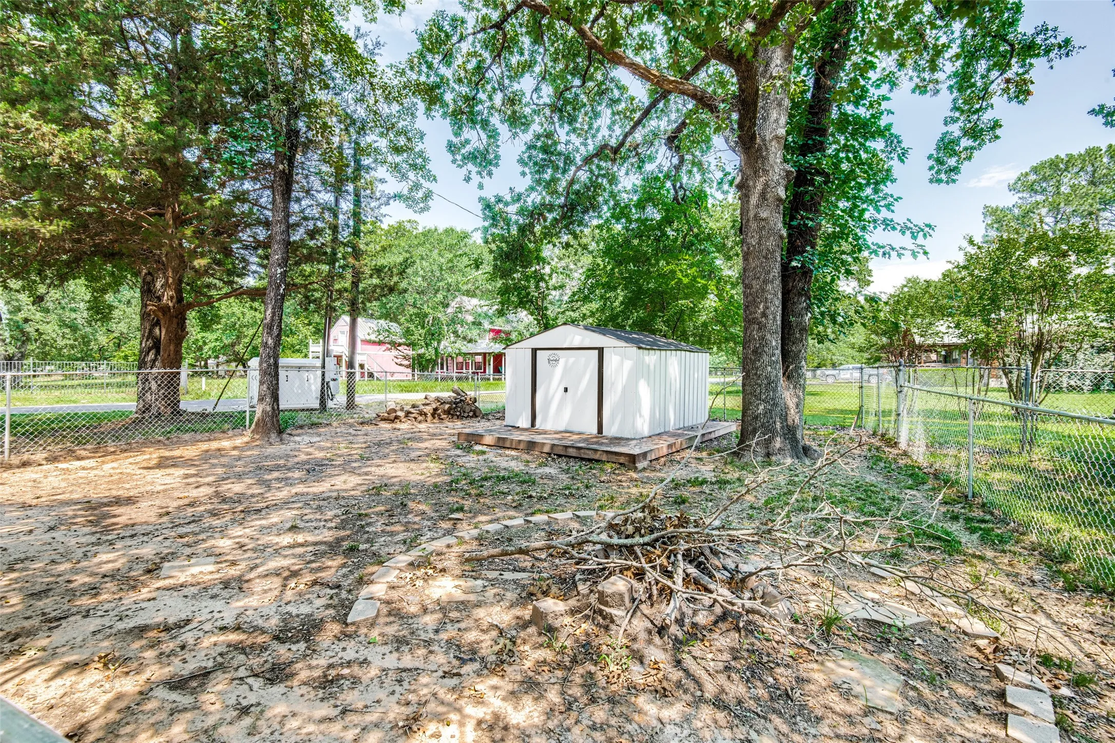 Single Family Residence For Sale in Hunt County , 200 Lakeside Drive, West Tawakoni, Texas 75474, 3 Bedroom, 3 Bathroom, Garage spaces, 2,180 Sqft, built in 2021, mls#21283495, Real Estate Agent in West Tawakoni, Homes For Sale in Hunt county, Homes For Sale in West Tawakoni, Realtor in West Tawakoni Texas, Real Estate Brokerage Independent Realty Texas, Luminita Cordes Realtor