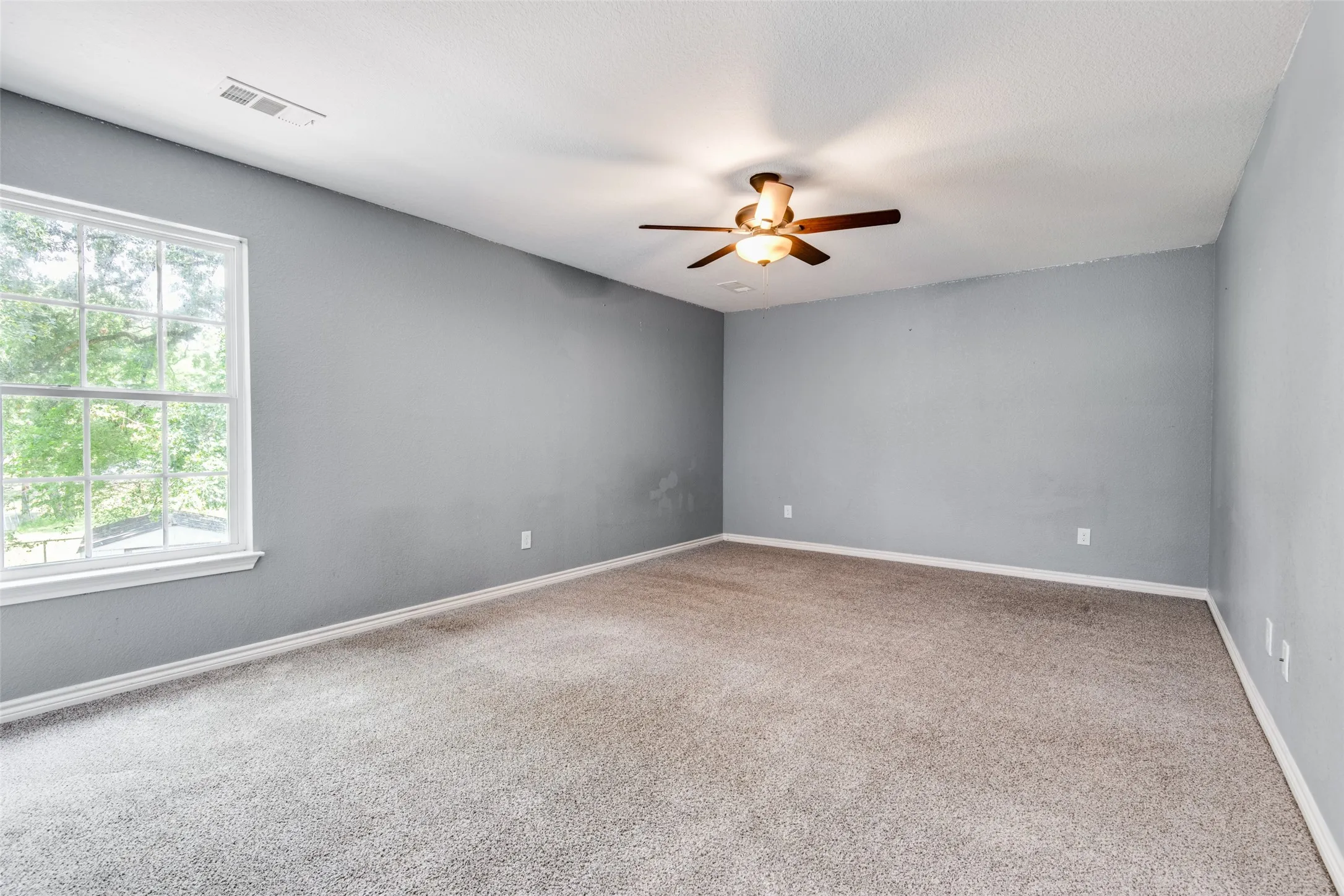 Single Family Residence For Sale in Hunt County , 200 Lakeside Drive, West Tawakoni, Texas 75474, 3 Bedroom, 3 Bathroom, Garage spaces, 2,180 Sqft, built in 2021, mls#21283495, Real Estate Agent in West Tawakoni, Homes For Sale in Hunt county, Homes For Sale in West Tawakoni, Realtor in West Tawakoni Texas, Real Estate Brokerage Independent Realty Texas, Luminita Cordes Realtor