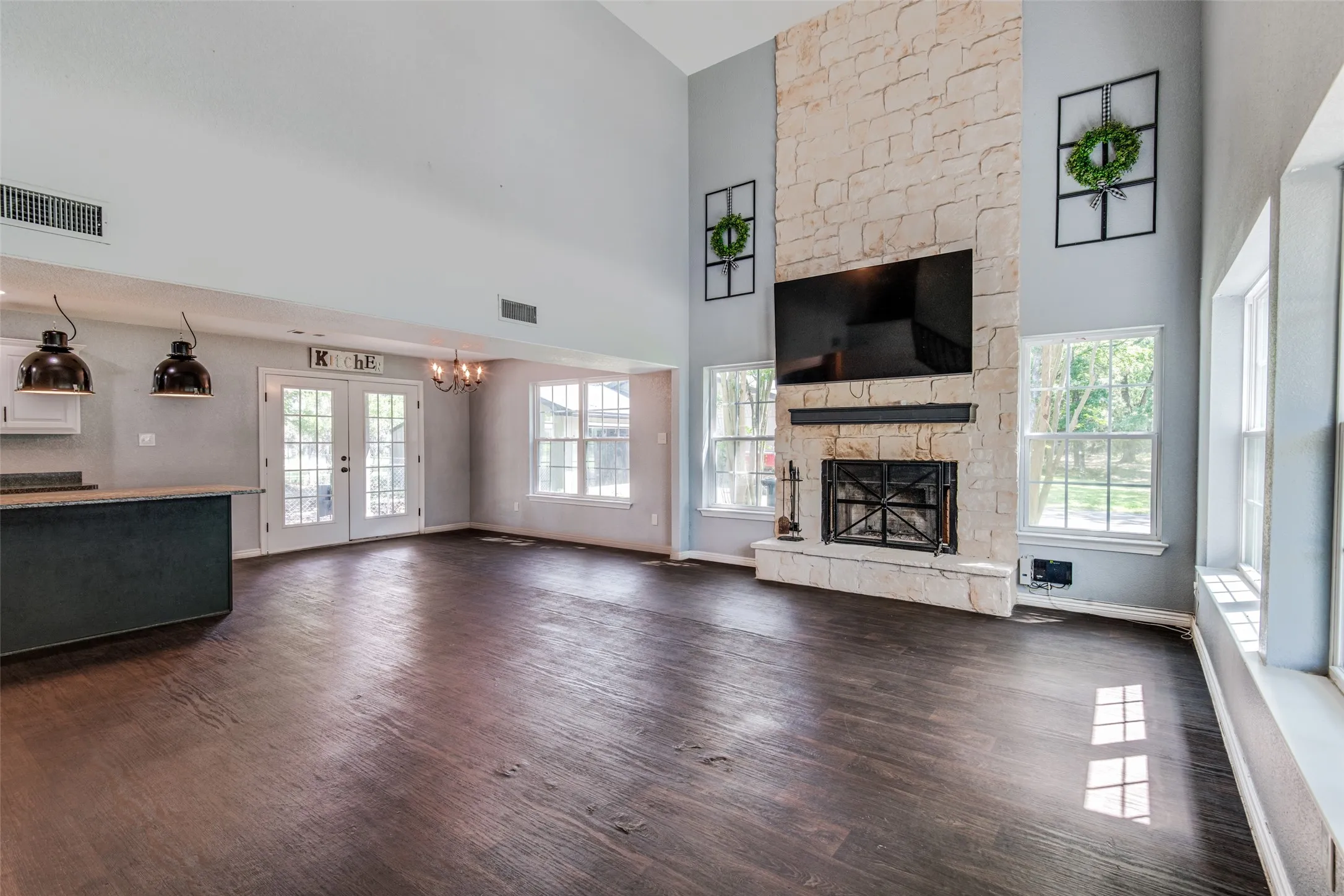 Single Family Residence For Sale in Hunt County , 200 Lakeside Drive, West Tawakoni, Texas 75474, 3 Bedroom, 3 Bathroom, Garage spaces, 2,180 Sqft, built in 2021, mls#21283495, Real Estate Agent in West Tawakoni, Homes For Sale in Hunt county, Homes For Sale in West Tawakoni, Realtor in West Tawakoni Texas, Real Estate Brokerage Independent Realty Texas, Luminita Cordes Realtor
