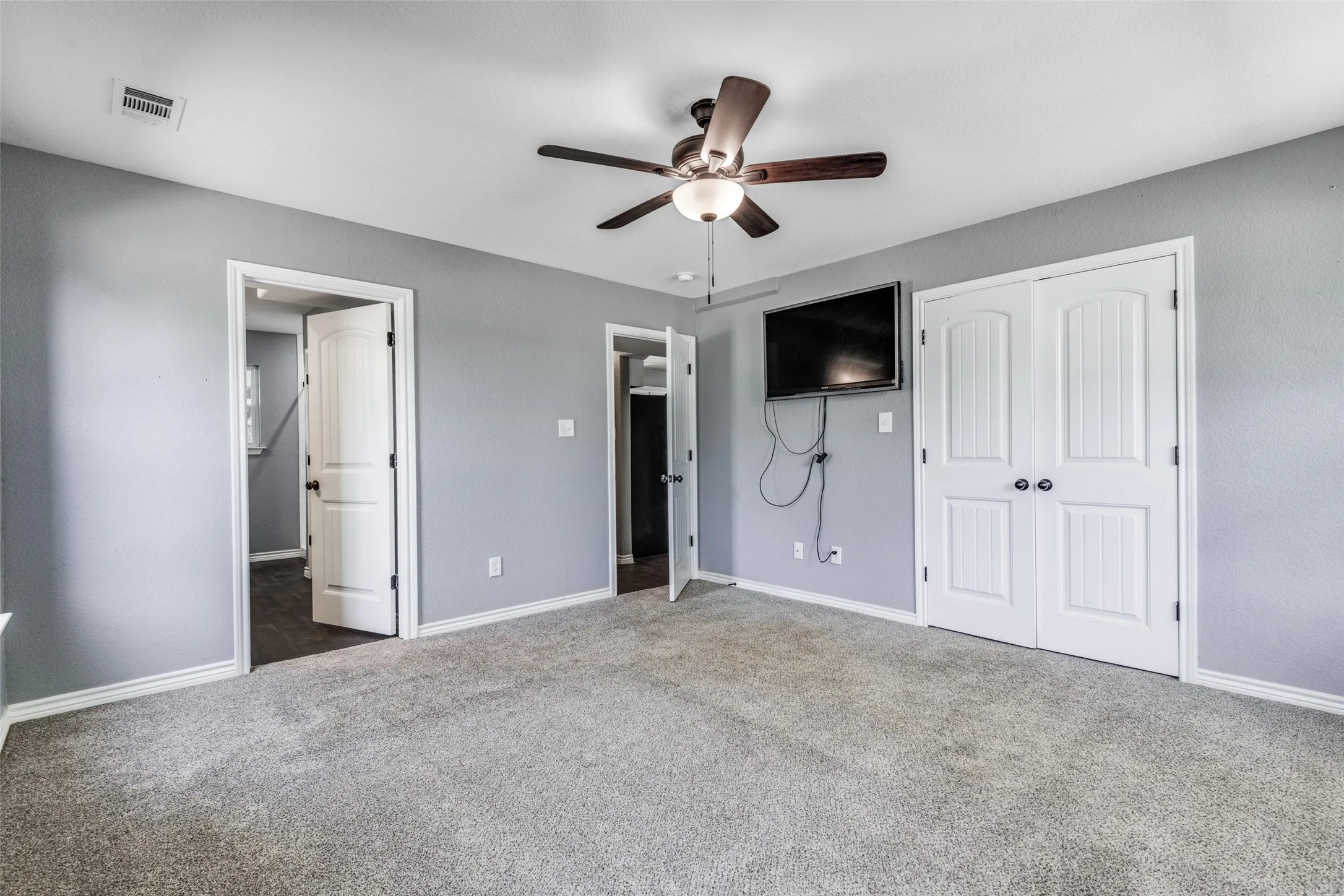Single Family Residence For Sale in Hunt County , 200 Lakeside Drive, West Tawakoni, Texas 75474, 3 Bedroom, 3 Bathroom, Garage spaces, 2,180 Sqft, built in 2021, mls#21283495, Real Estate Agent in West Tawakoni, Homes For Sale in Hunt county, Homes For Sale in West Tawakoni, Realtor in West Tawakoni Texas, Real Estate Brokerage Independent Realty Texas, Luminita Cordes Realtor