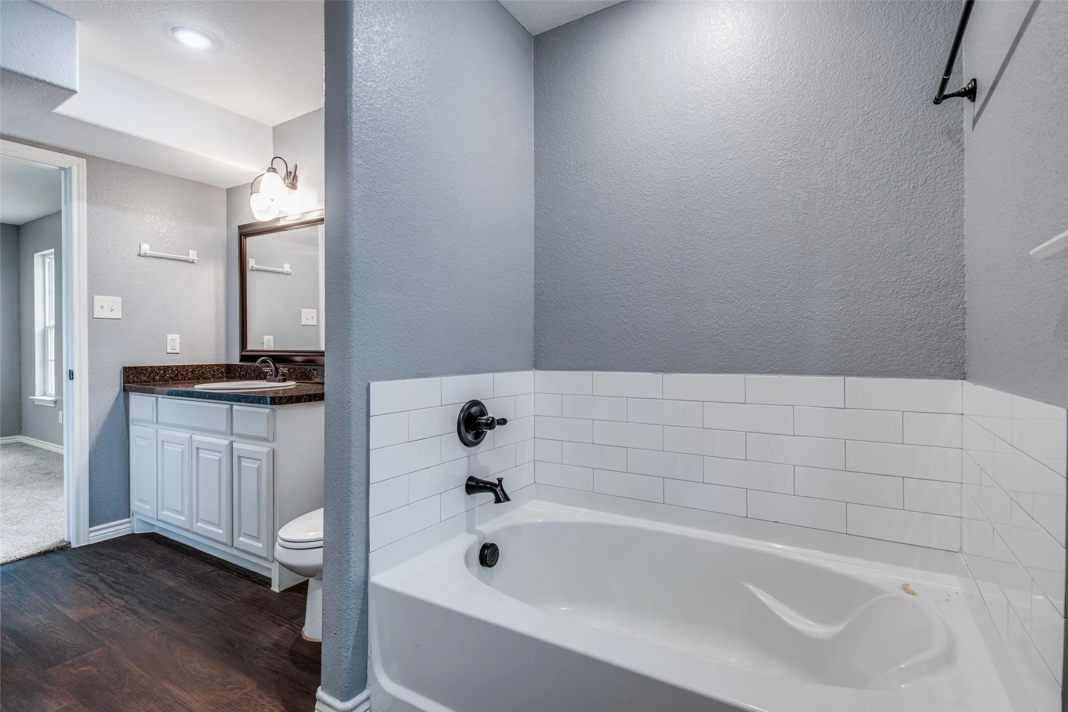 Single Family Residence For Sale in Hunt County , 200 Lakeside Drive, West Tawakoni, Texas 75474, 3 Bedroom, 3 Bathroom, Garage spaces, 2,180 Sqft, built in 2021, mls#21283495, Real Estate Agent in West Tawakoni, Homes For Sale in Hunt county, Homes For Sale in West Tawakoni, Realtor in West Tawakoni Texas, Real Estate Brokerage Independent Realty Texas, Luminita Cordes Realtor