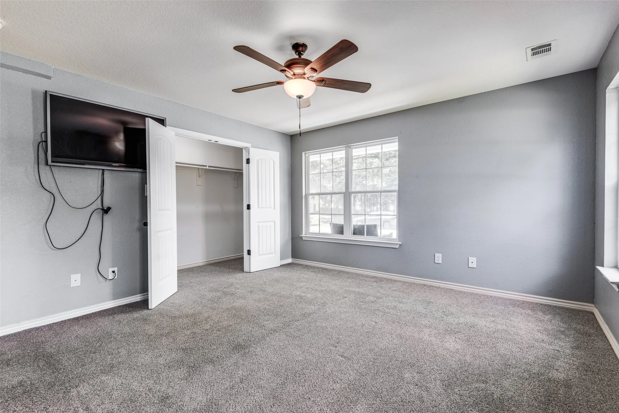 Single Family Residence For Sale in Hunt County , 200 Lakeside Drive, West Tawakoni, Texas 75474, 3 Bedroom, 3 Bathroom, Garage spaces, 2,180 Sqft, built in 2021, mls#21283495, Real Estate Agent in West Tawakoni, Homes For Sale in Hunt county, Homes For Sale in West Tawakoni, Realtor in West Tawakoni Texas, Real Estate Brokerage Independent Realty Texas, Luminita Cordes Realtor