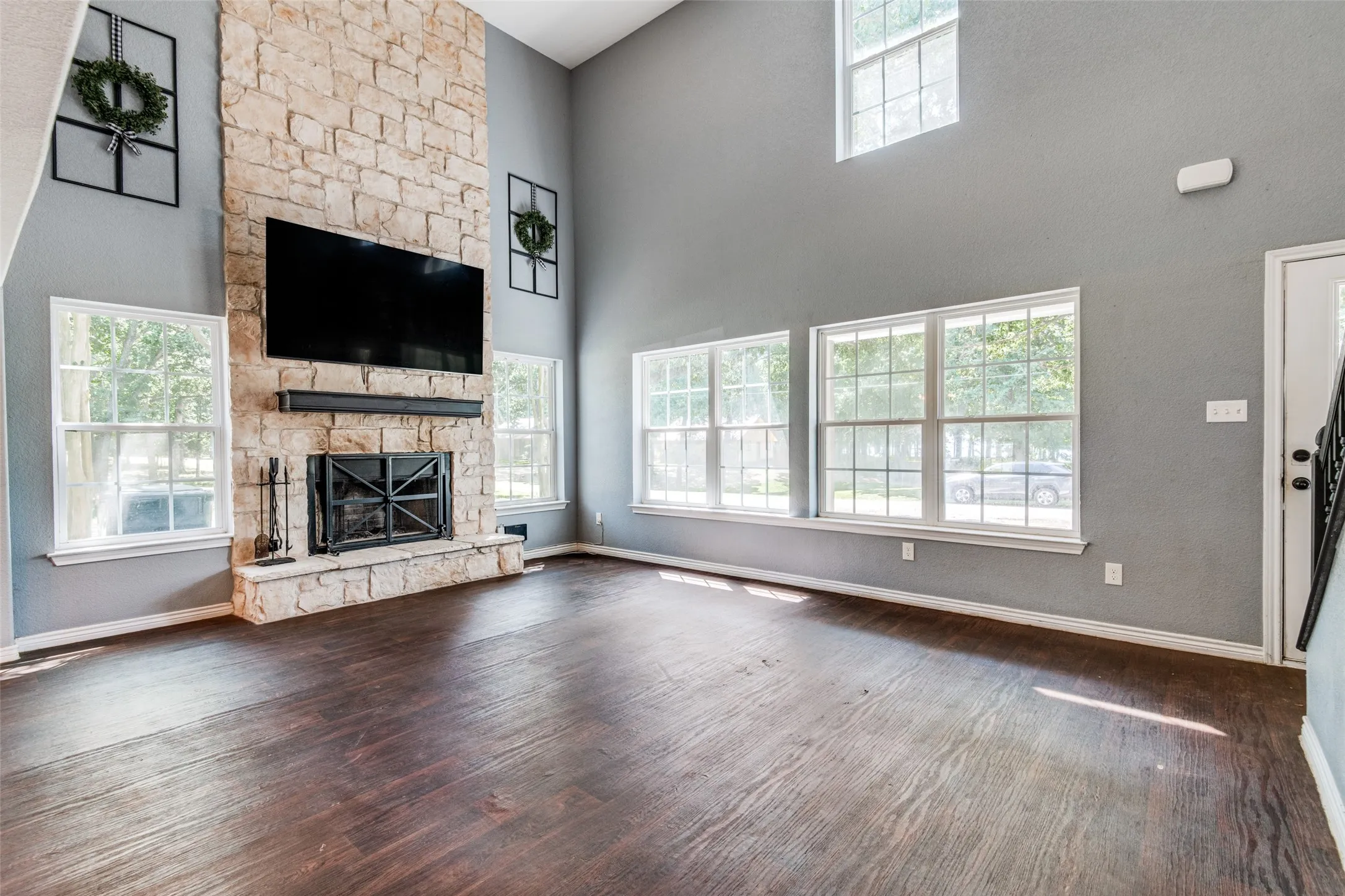 Single Family Residence For Sale in Hunt County , 200 Lakeside Drive, West Tawakoni, Texas 75474, 3 Bedroom, 3 Bathroom, Garage spaces, 2,180 Sqft, built in 2021, mls#21283495, Real Estate Agent in West Tawakoni, Homes For Sale in Hunt county, Homes For Sale in West Tawakoni, Realtor in West Tawakoni Texas, Real Estate Brokerage Independent Realty Texas, Luminita Cordes Realtor