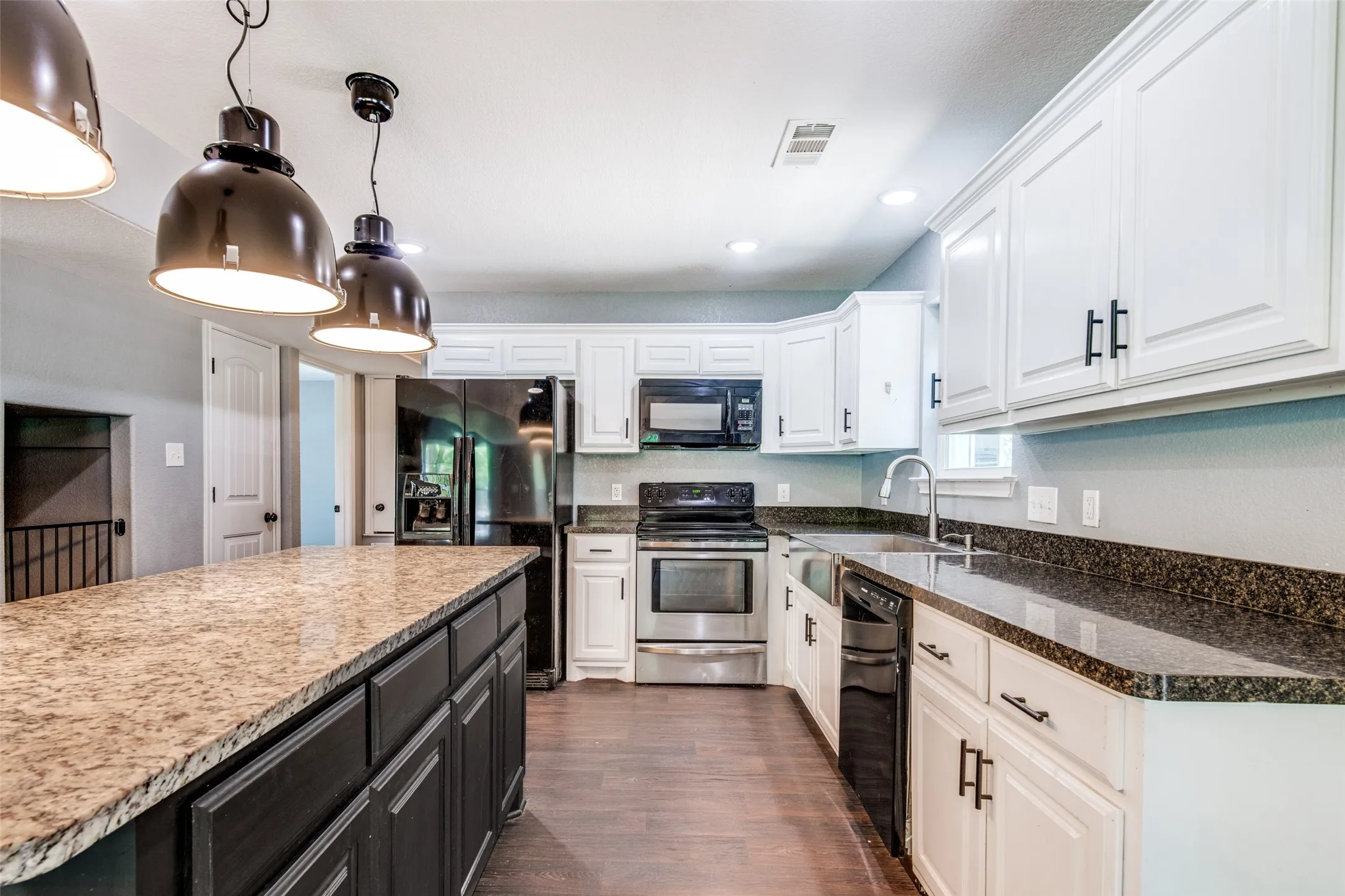 Single Family Residence For Sale in Hunt County , 200 Lakeside Drive, West Tawakoni, Texas 75474, 3 Bedroom, 3 Bathroom, Garage spaces, 2,180 Sqft, built in 2021, mls#21283495, Real Estate Agent in West Tawakoni, Homes For Sale in Hunt county, Homes For Sale in West Tawakoni, Realtor in West Tawakoni Texas, Real Estate Brokerage Independent Realty Texas, Luminita Cordes Realtor