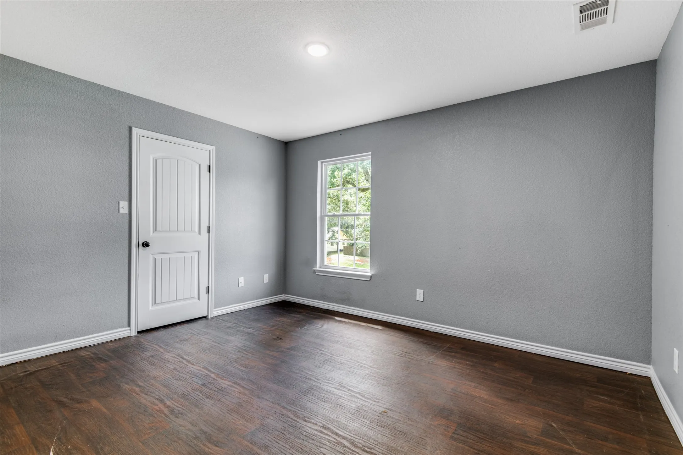 Single Family Residence For Sale in Hunt County , 200 Lakeside Drive, West Tawakoni, Texas 75474, 3 Bedroom, 3 Bathroom, Garage spaces, 2,180 Sqft, built in 2021, mls#21283495, Real Estate Agent in West Tawakoni, Homes For Sale in Hunt county, Homes For Sale in West Tawakoni, Realtor in West Tawakoni Texas, Real Estate Brokerage Independent Realty Texas, Luminita Cordes Realtor