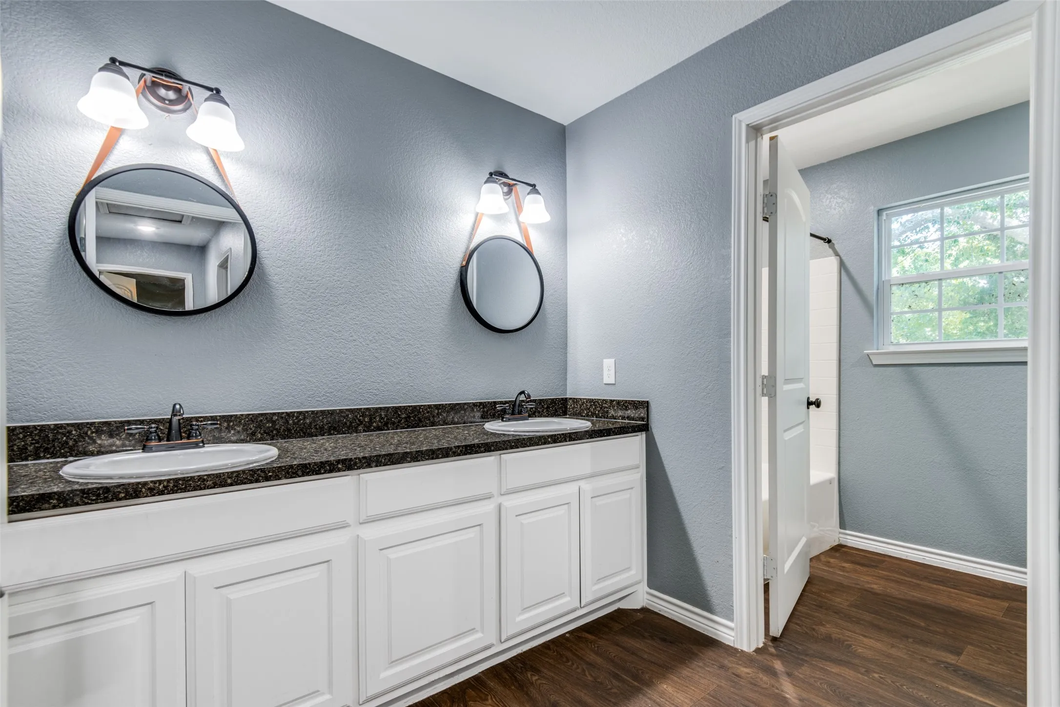 Single Family Residence For Sale in Hunt County , 200 Lakeside Drive, West Tawakoni, Texas 75474, 3 Bedroom, 3 Bathroom, Garage spaces, 2,180 Sqft, built in 2021, mls#21283495, Real Estate Agent in West Tawakoni, Homes For Sale in Hunt county, Homes For Sale in West Tawakoni, Realtor in West Tawakoni Texas, Real Estate Brokerage Independent Realty Texas, Luminita Cordes Realtor