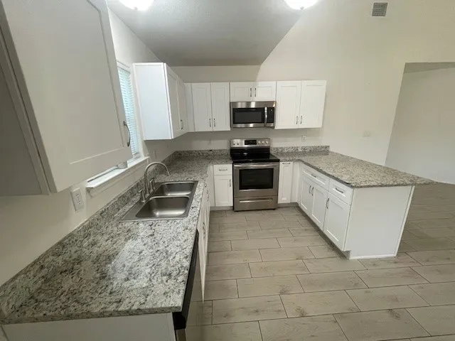 Single Family Residence For Sale in Hood County , 1816 Hidden Valley Road, Granbury, Texas 76049, 3 Bedroom, 2 Bathroom, 2 Garage spaces, 1,790 Sqft, built in 2021, mls#21285095, Real Estate Agent in Granbury, Homes For Sale in Hood county, Homes For Sale in Granbury, Realtor in Granbury Texas, Real Estate Brokerage Independent Realty Texas, Luminita Cordes Realtor