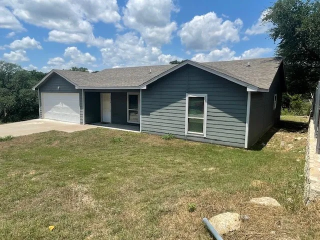 Single Family Residence For Sale in Hood County , 1816 Hidden Valley Road, Granbury, Texas 76049, 3 Bedroom, 2 Bathroom, 2 Garage spaces, 1,790 Sqft, built in 2021, mls#21285095, Real Estate Agent in Granbury, Homes For Sale in Hood county, Homes For Sale in Granbury, Realtor in Granbury Texas, Real Estate Brokerage Independent Realty Texas, Luminita Cordes Realtor